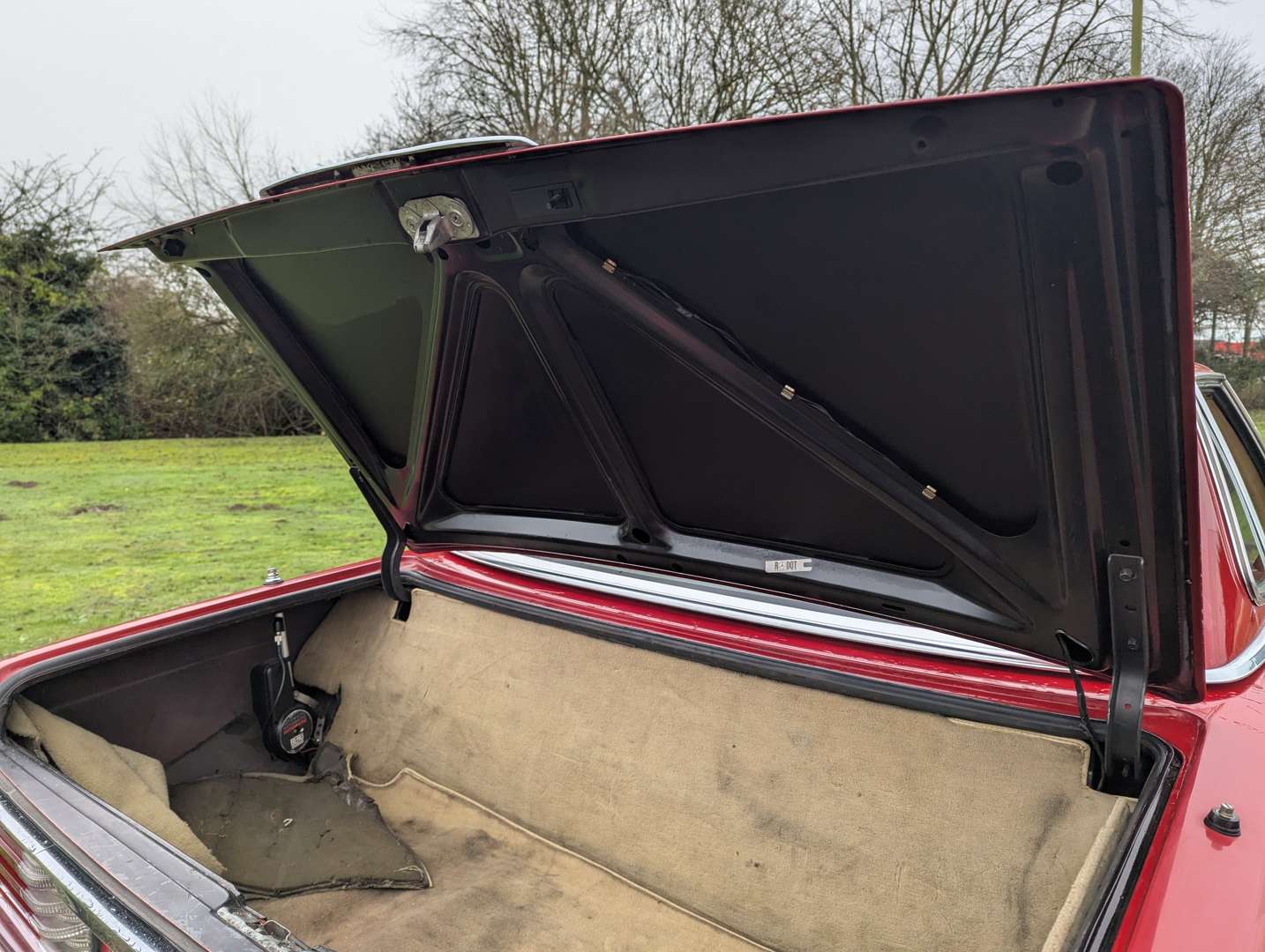 <p>1983 MERCEDES R107 280 SL AUTO</p>