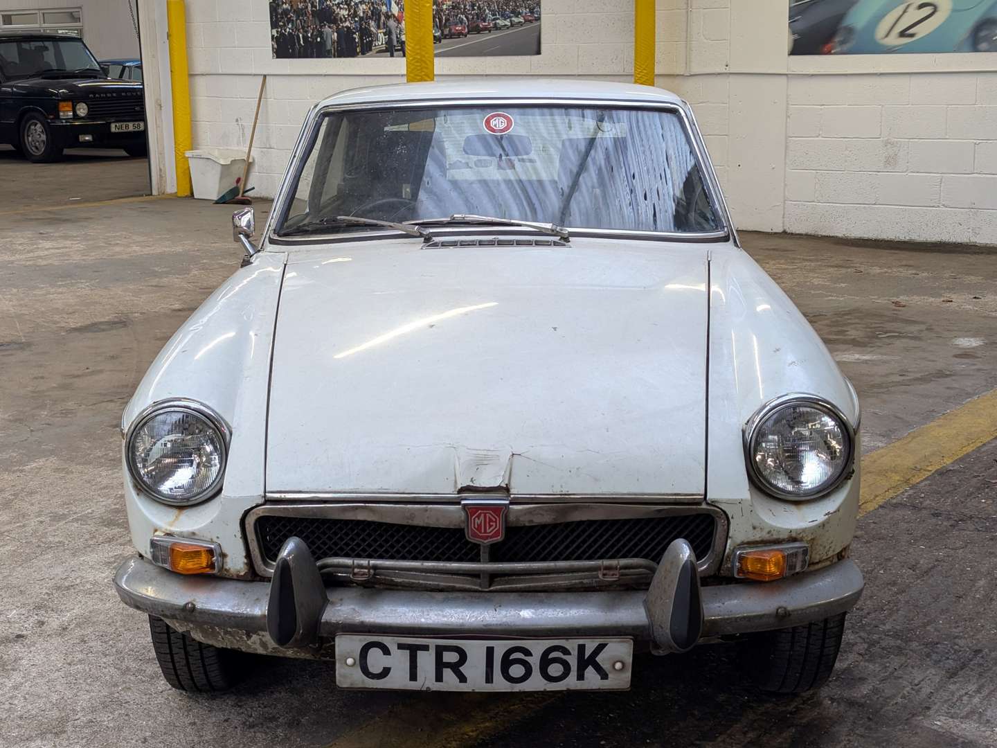 <p>1972 MG B GT</p>