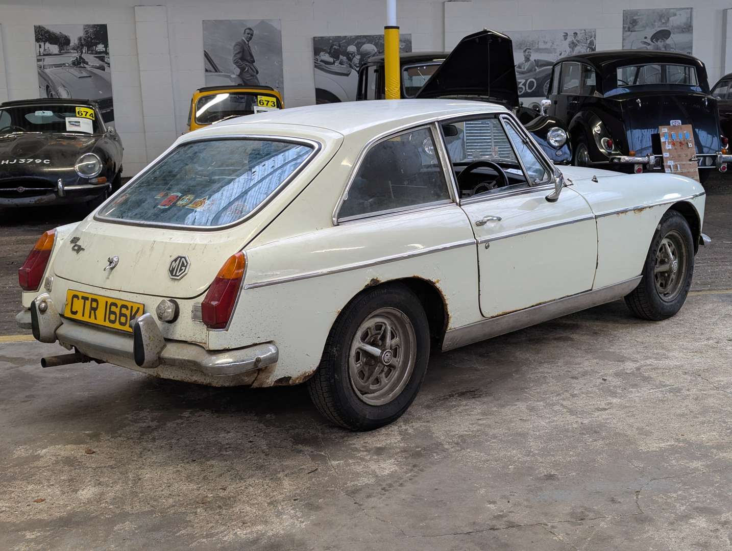 <p>1972 MG B GT</p>