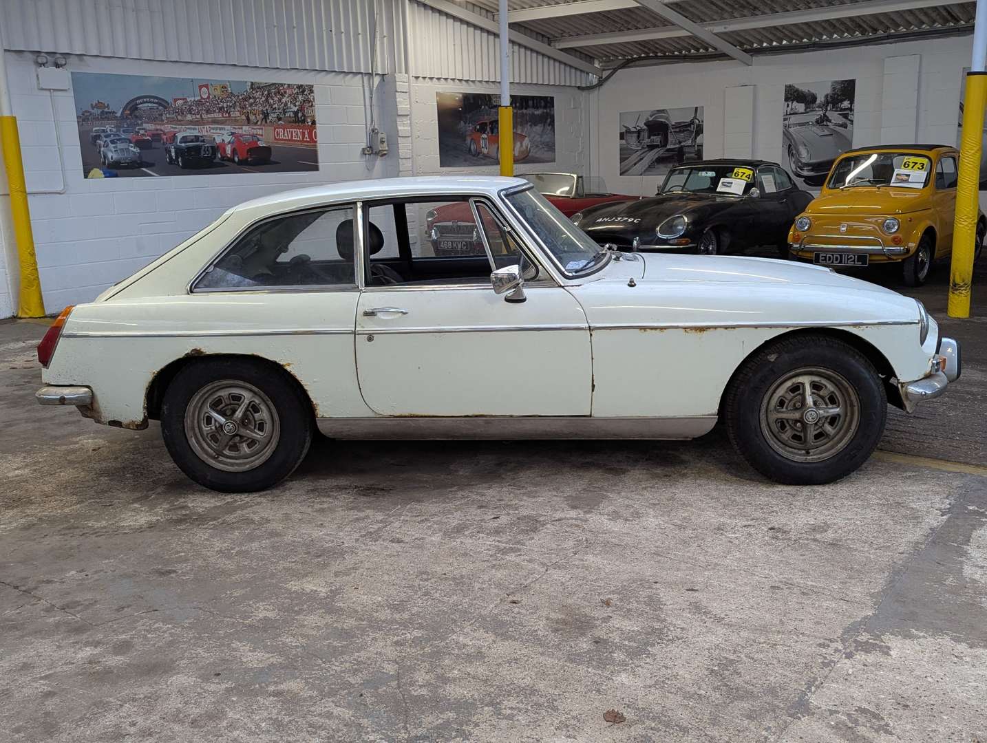 <p>1972 MG B GT</p>