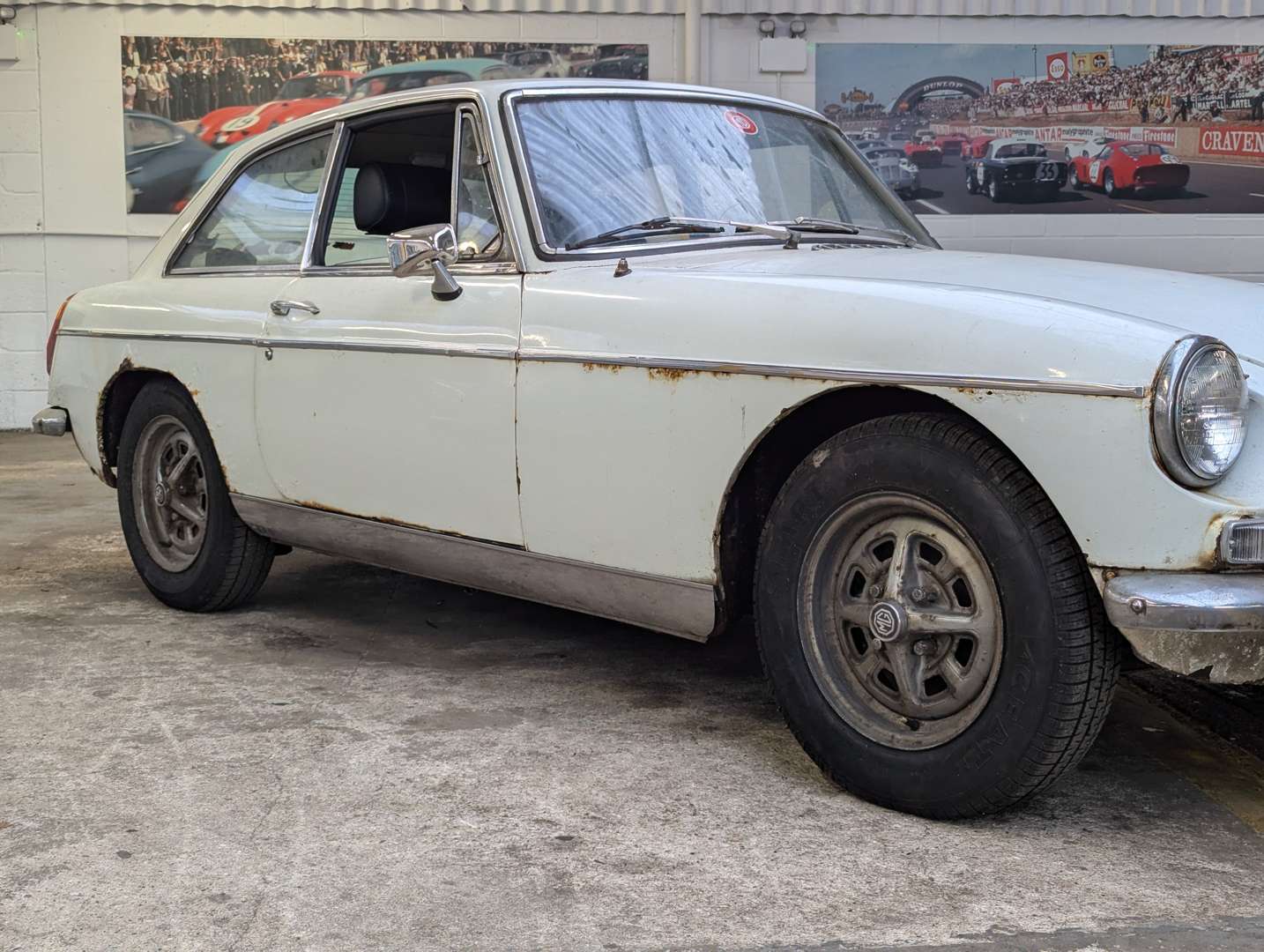 <p>1972 MG B GT</p>