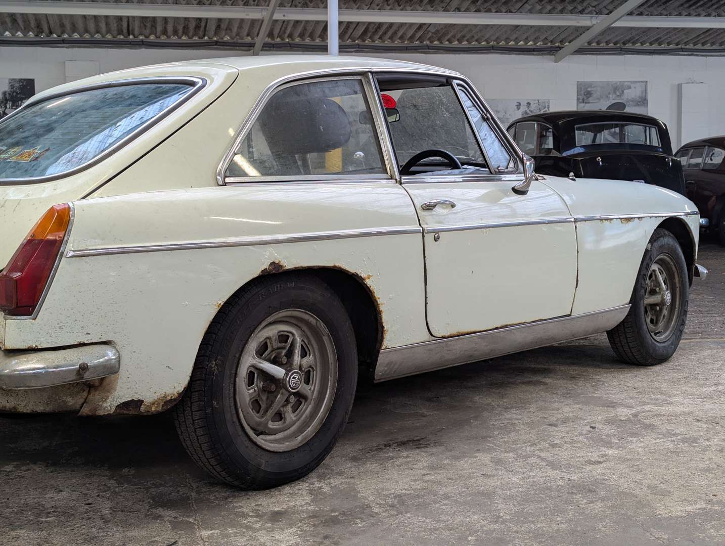 <p>1972 MG B GT</p>