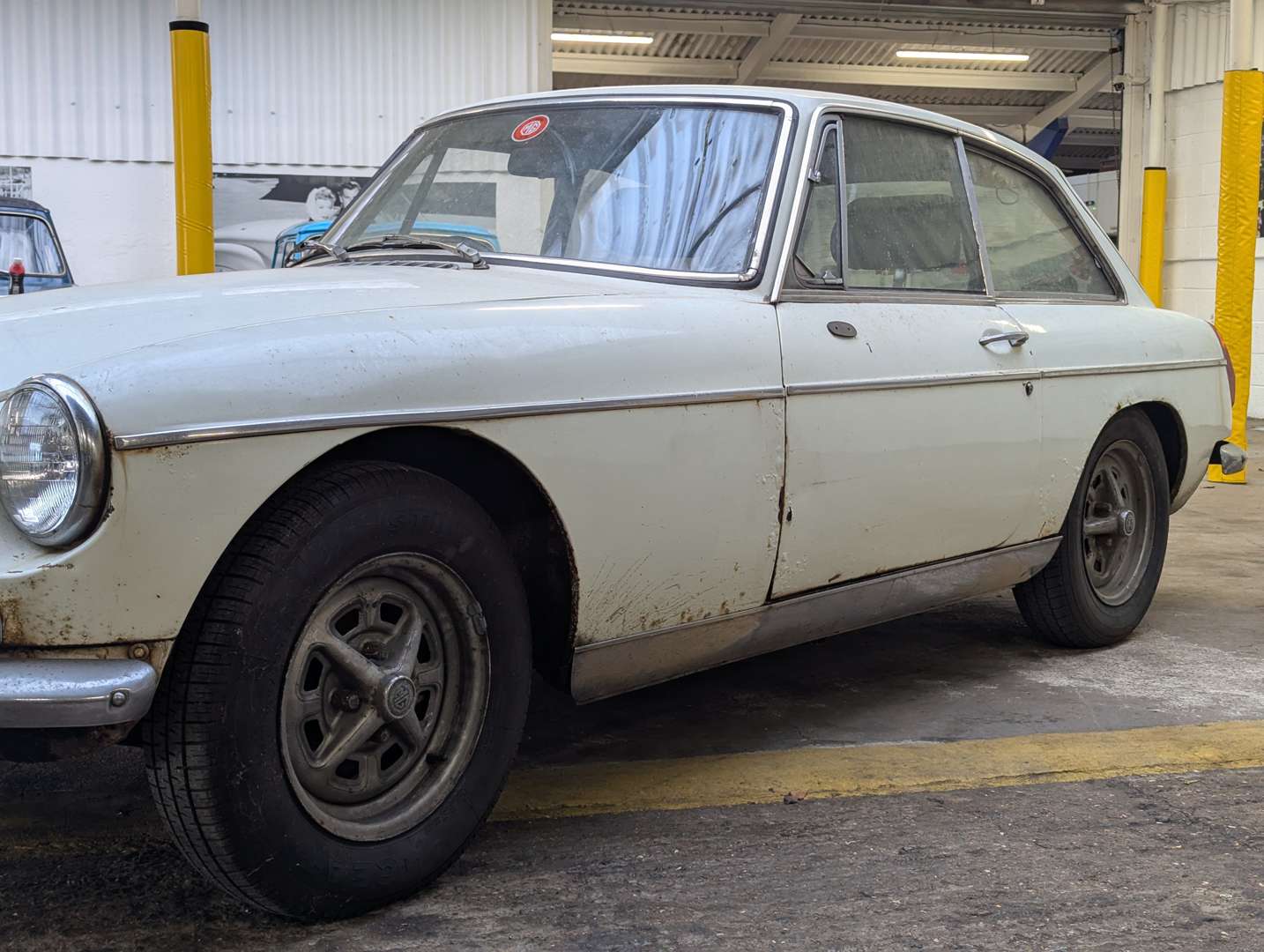<p>1972 MG B GT</p>