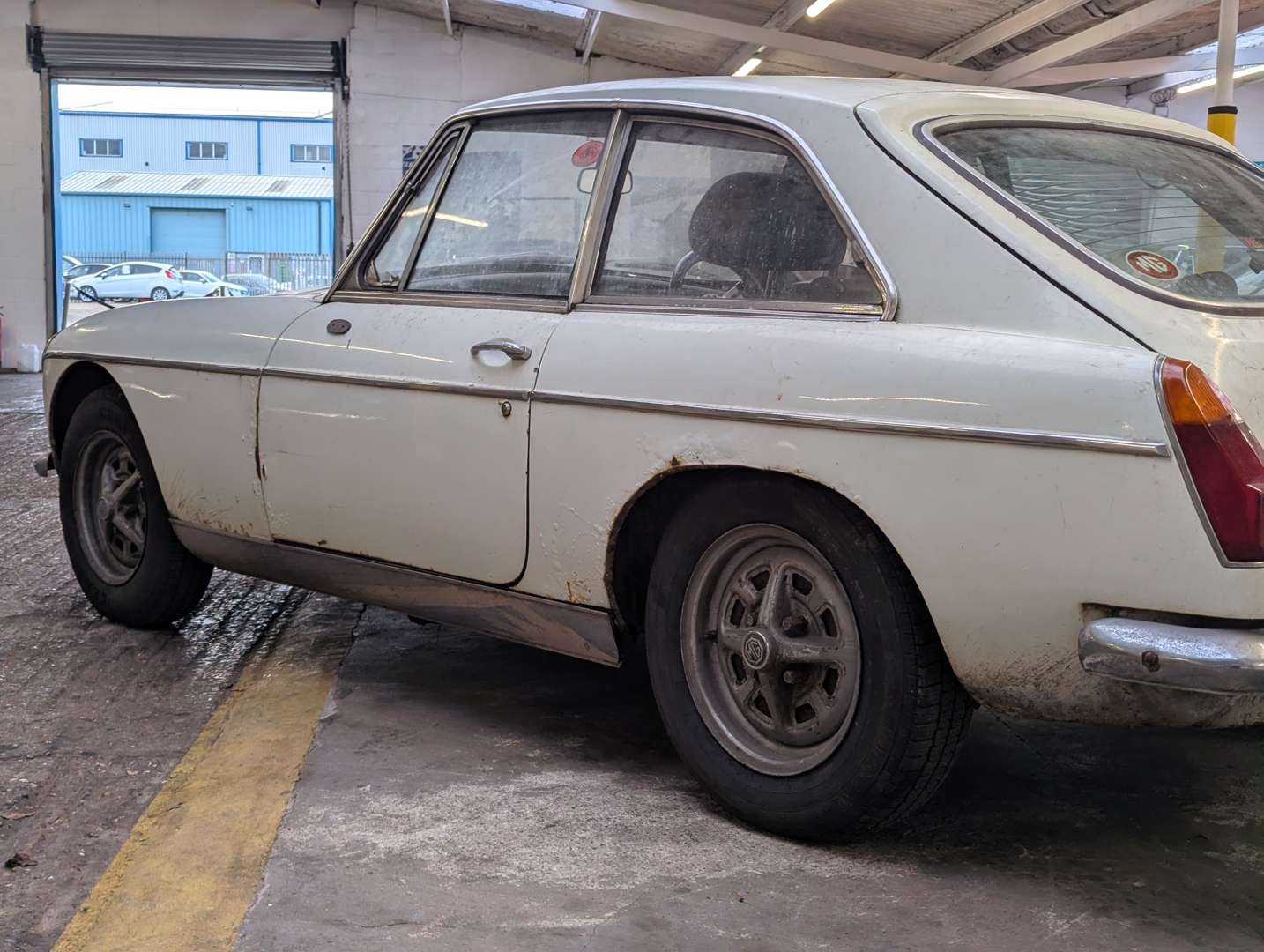 <p>1972 MG B GT</p>