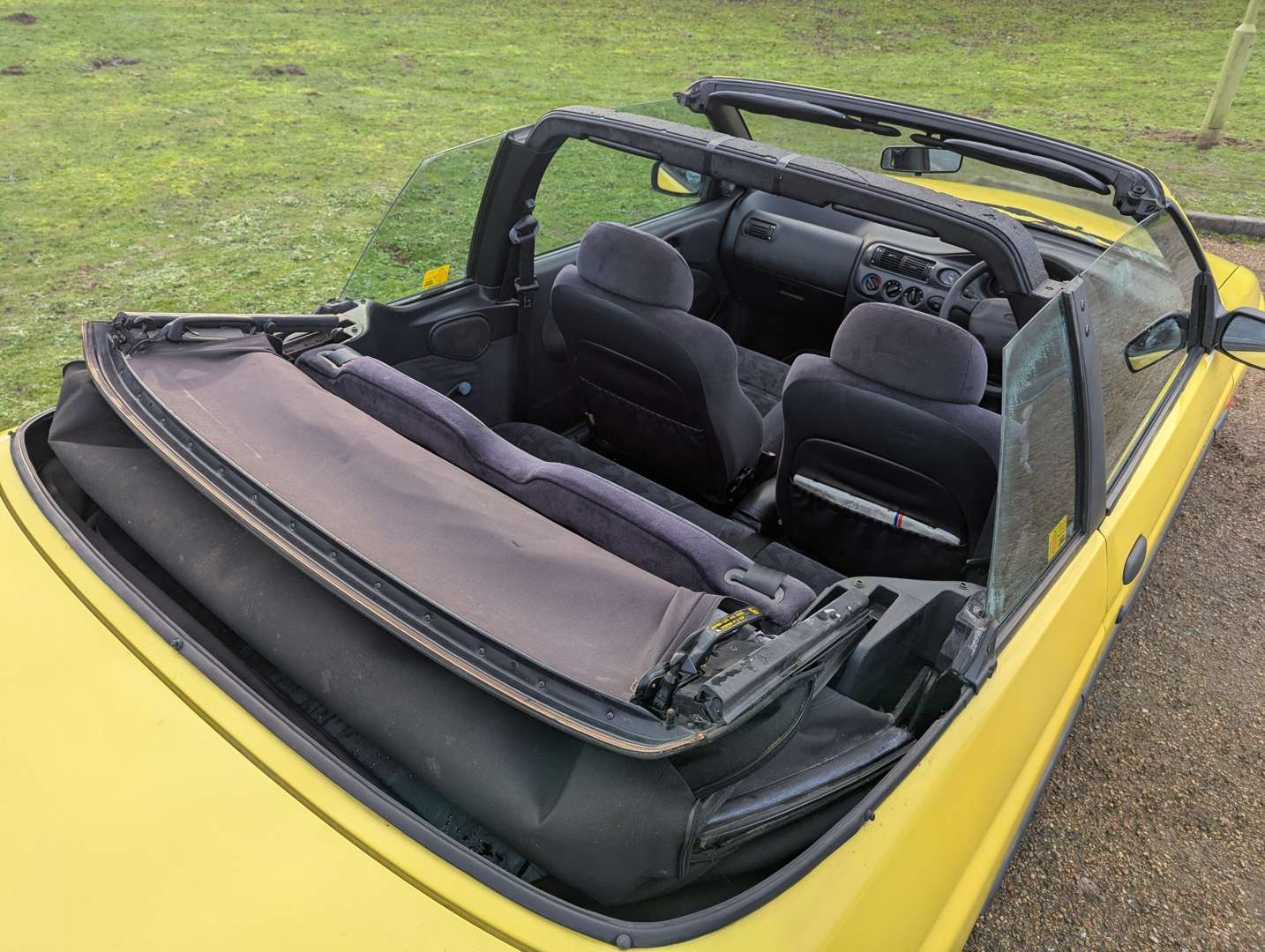 <p>1996 FORD ESCORT CALYPSO CABRIOLET</p>