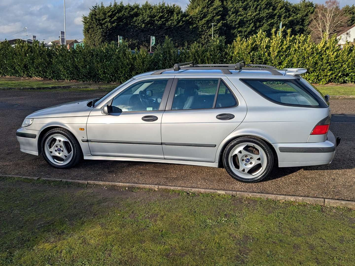 <p>2000 SAAB 9-5 SE AUTO - ONE REGISTERED OWNER FROM NEW</p>