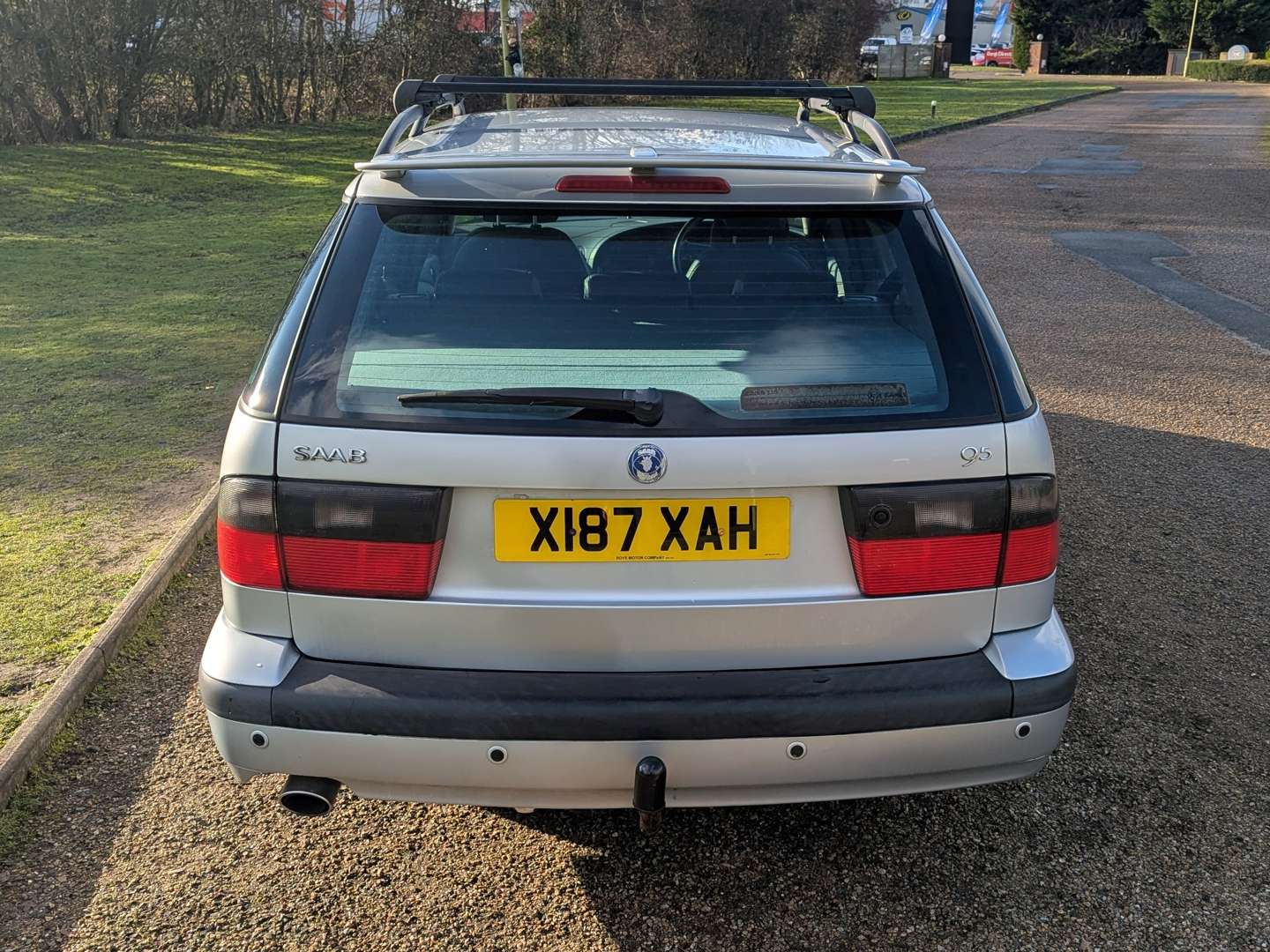 <p>2000 SAAB 9-5 SE AUTO - ONE REGISTERED OWNER FROM NEW</p>