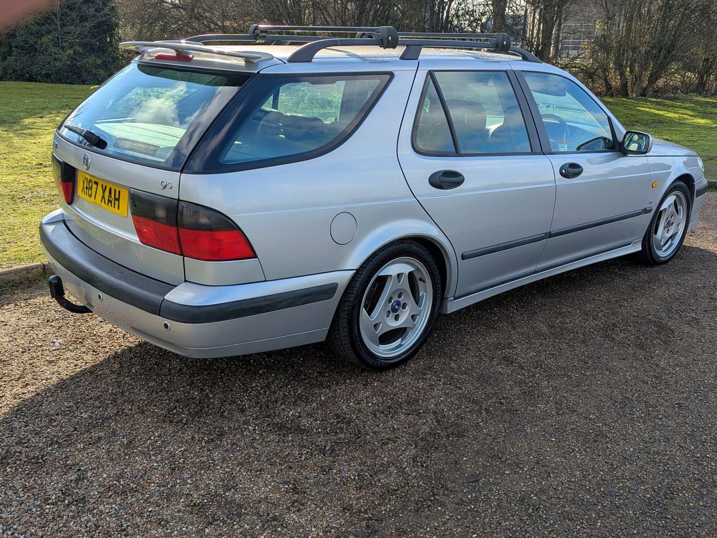 <p>2000 SAAB 9-5 SE AUTO - ONE REGISTERED OWNER FROM NEW</p>