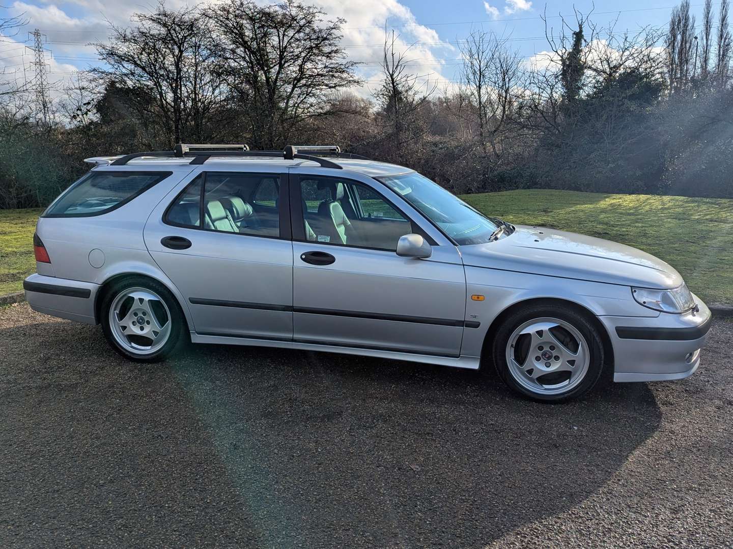 <p>2000 SAAB 9-5 SE AUTO - ONE REGISTERED OWNER FROM NEW</p>