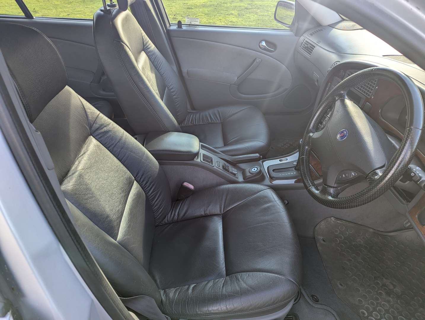 <p>2000 SAAB 9-5 SE AUTO - ONE REGISTERED OWNER FROM NEW</p>