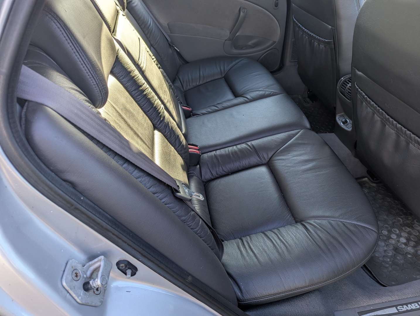 <p>2000 SAAB 9-5 SE AUTO - ONE REGISTERED OWNER FROM NEW</p>