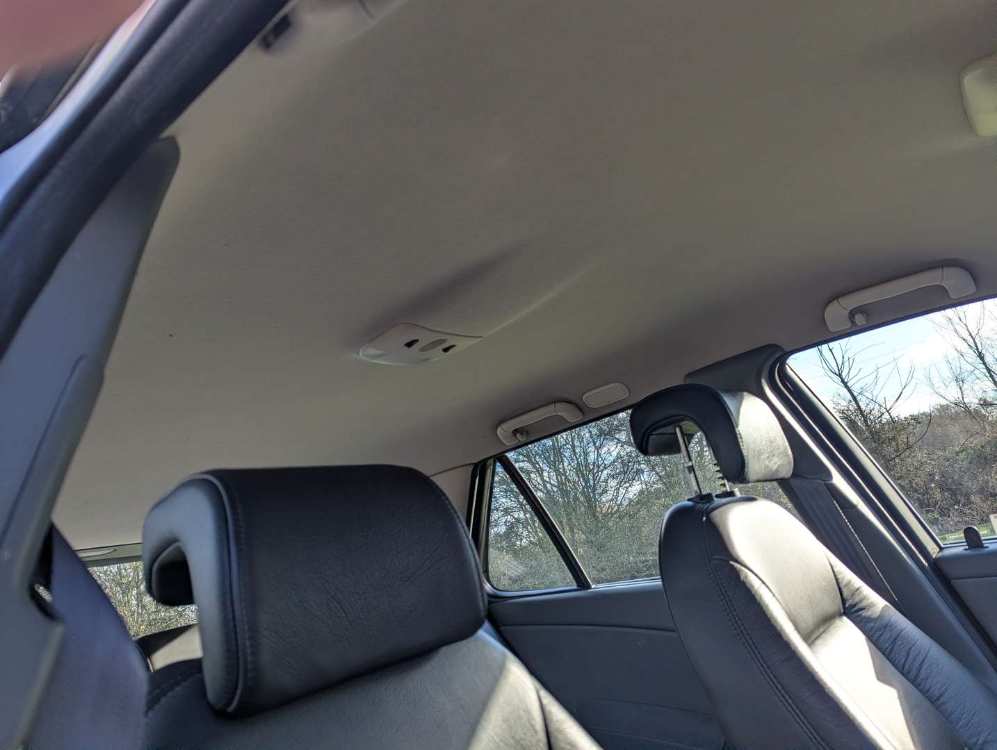 <p>2000 SAAB 9-5 SE AUTO - ONE REGISTERED OWNER FROM NEW</p>