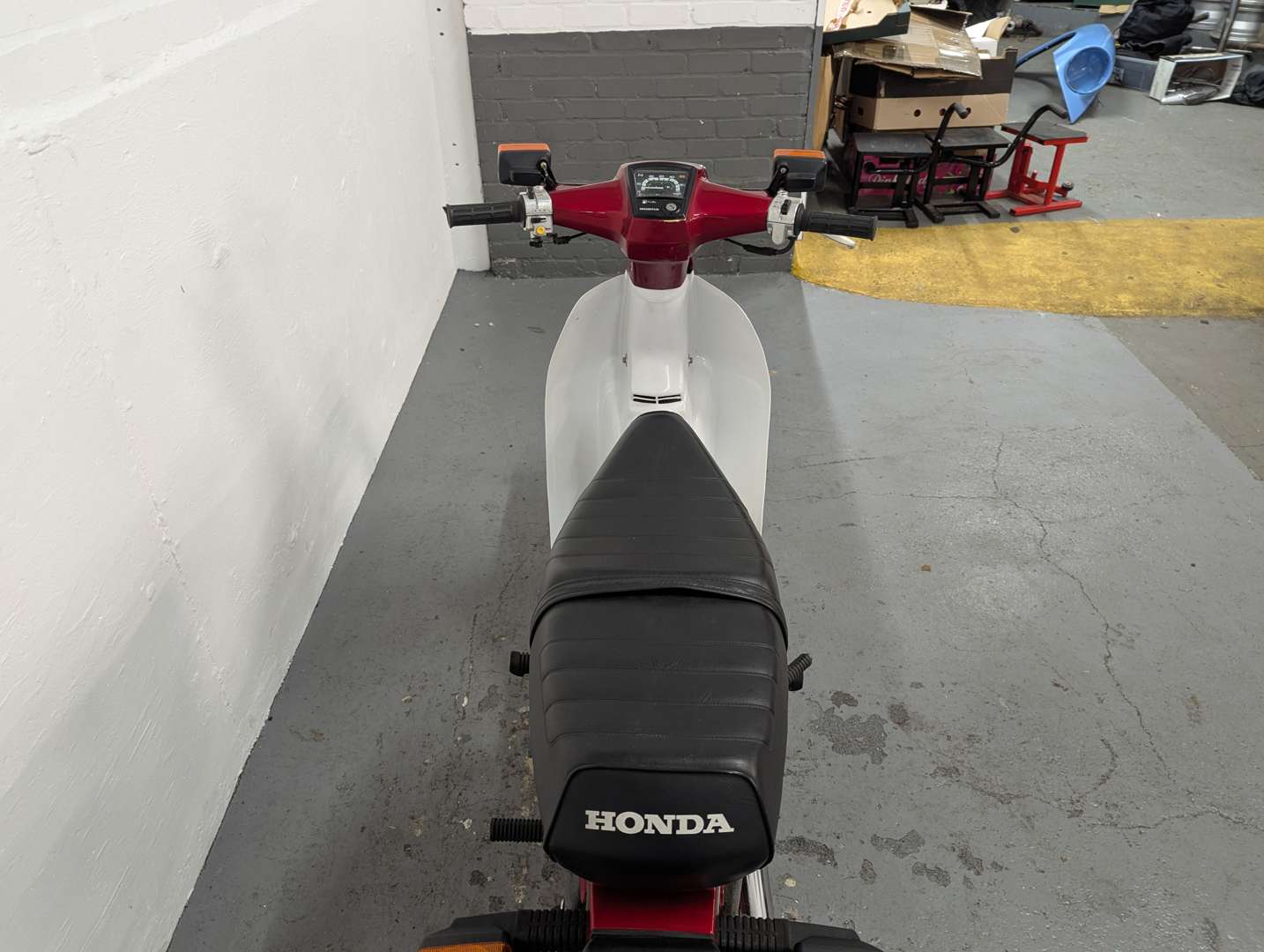 <p>1996 HONDA C90</p>