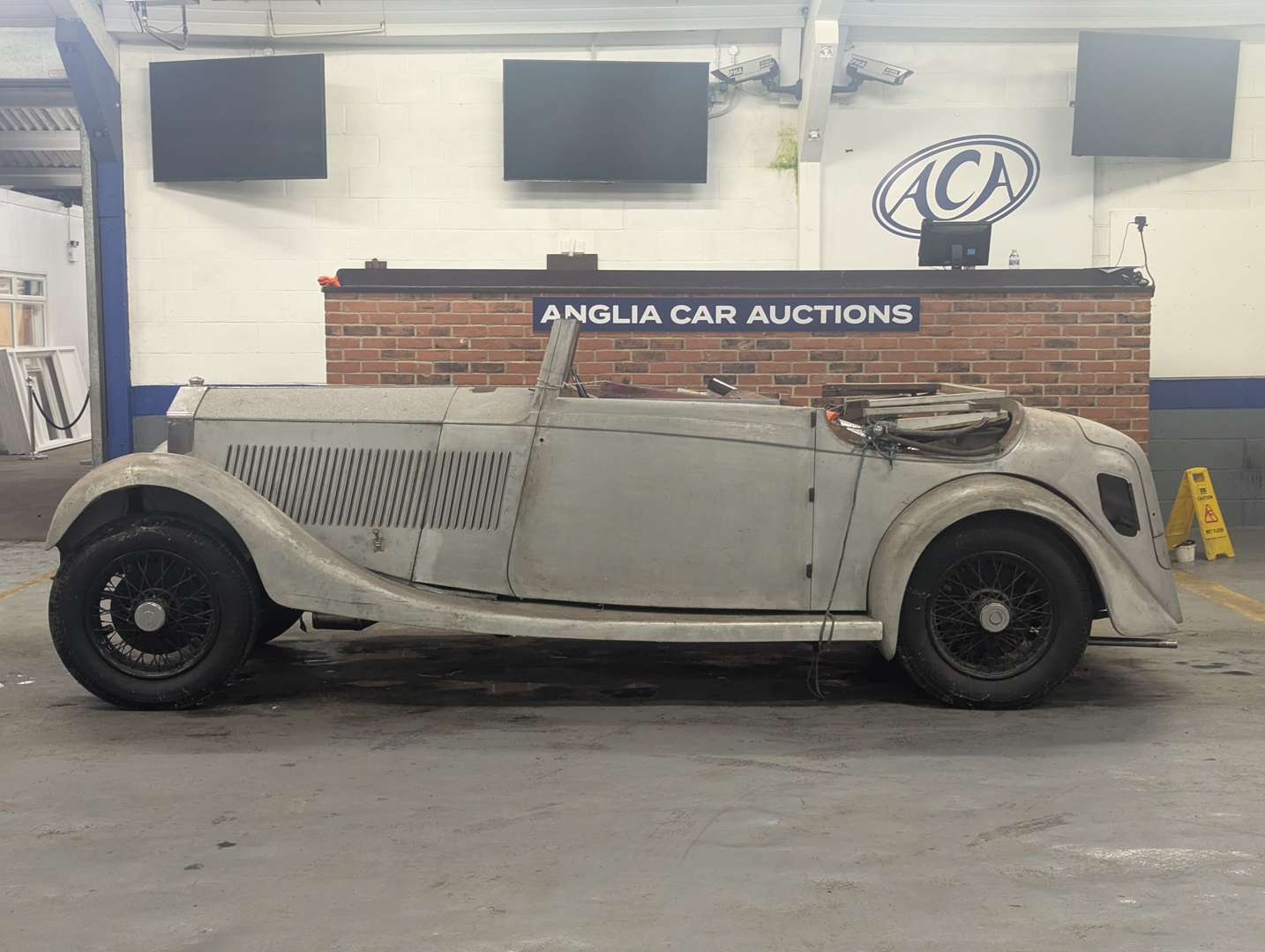 <p>1935 ROLLS ROYCE 20/25</p>