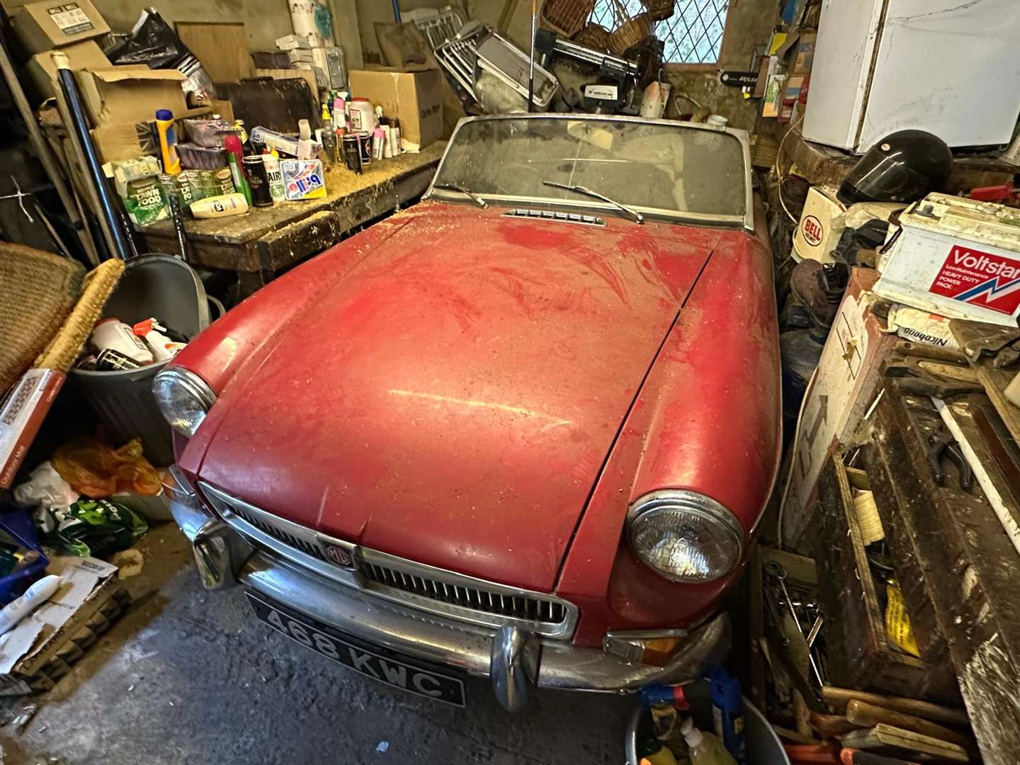 <p>1963 MG B ROADSTER</p>