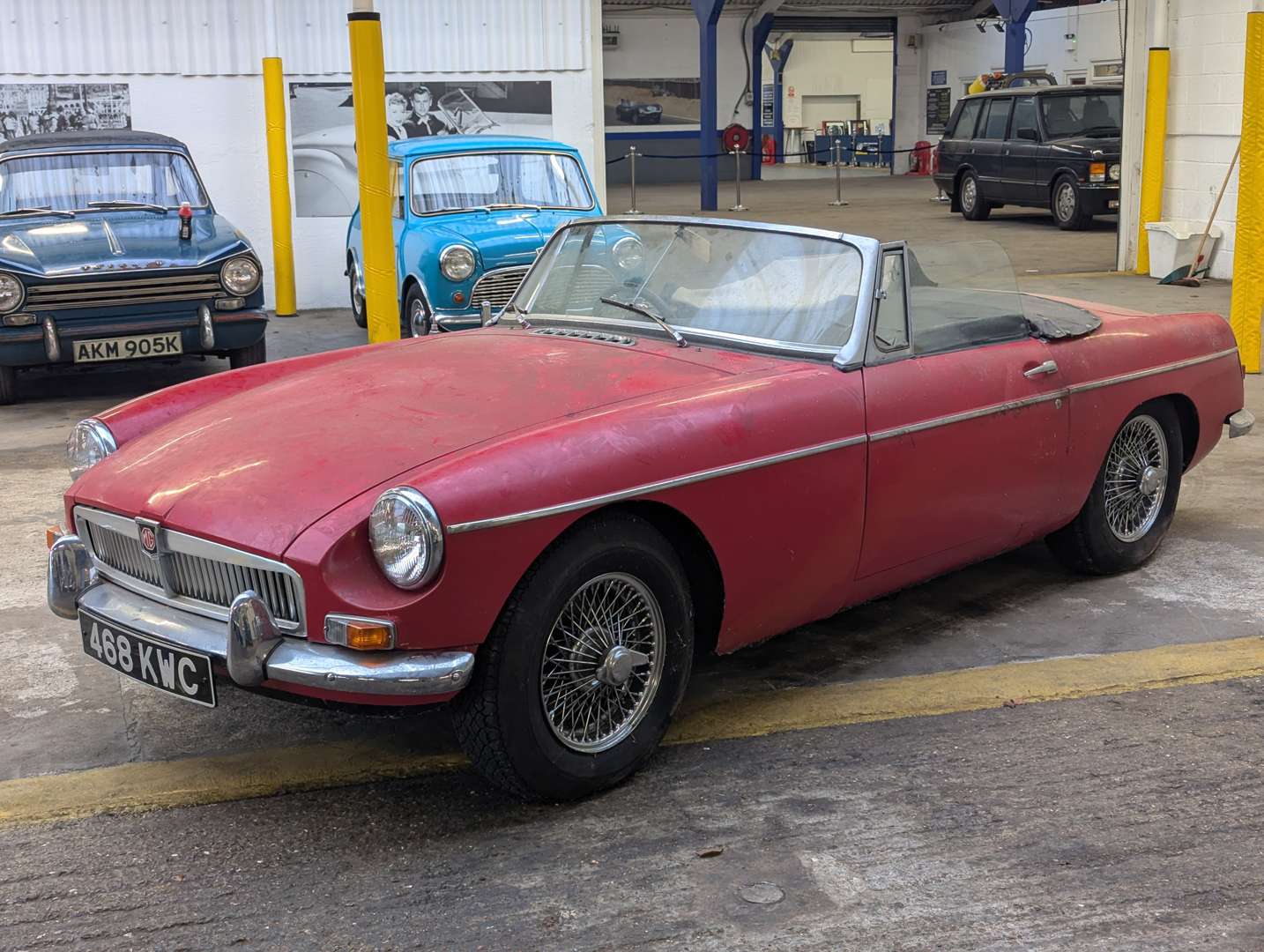 <p>1963 MG B ROADSTER</p>