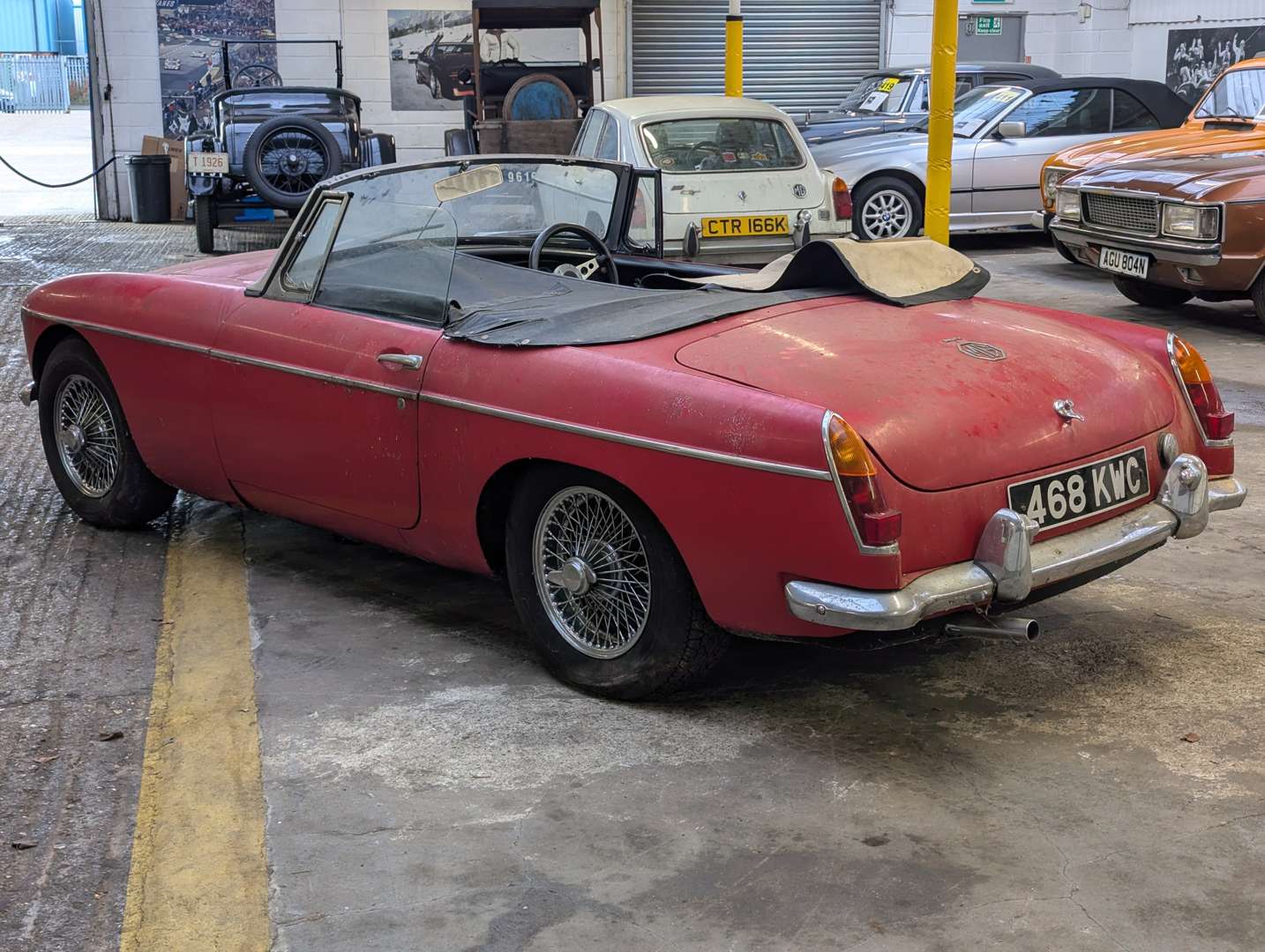 <p>1963 MG B ROADSTER</p>