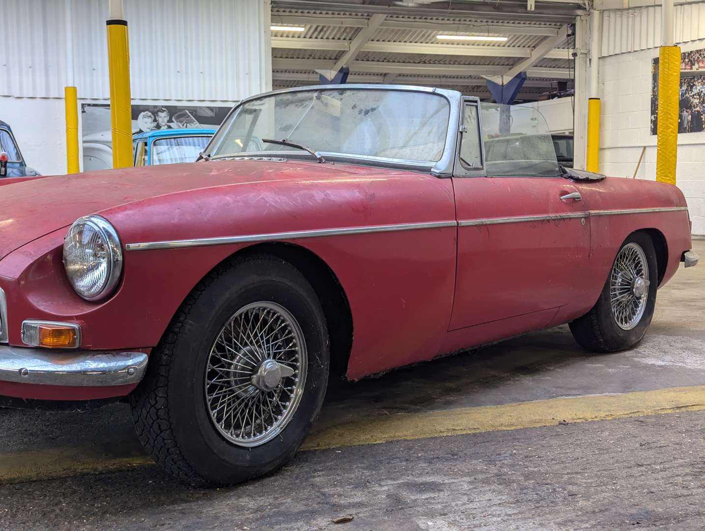 <p>1963 MG B ROADSTER</p>
