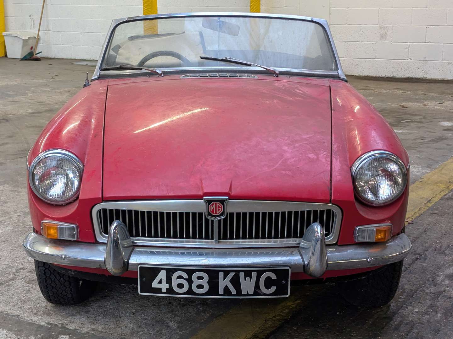 <p>1963 MG B ROADSTER</p>