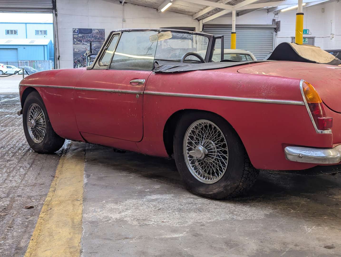 <p>1963 MG B ROADSTER</p>