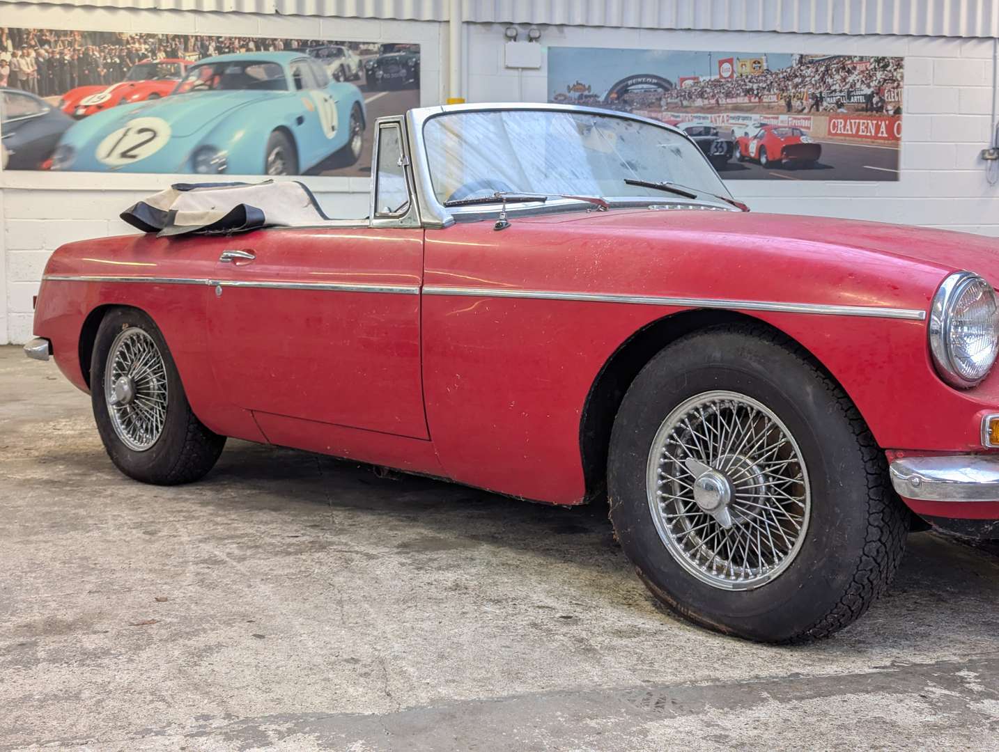 <p>1963 MG B ROADSTER</p>