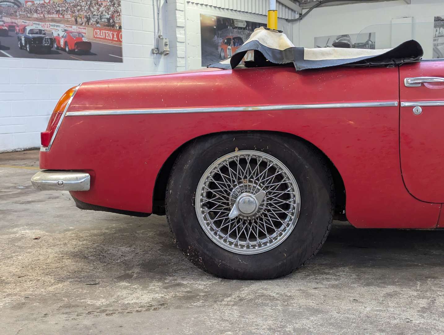 <p>1963 MG B ROADSTER</p>