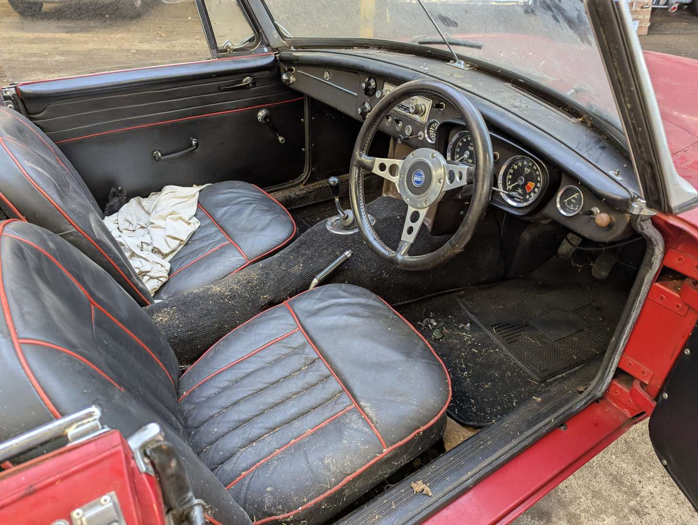 <p>1963 MG B ROADSTER</p>