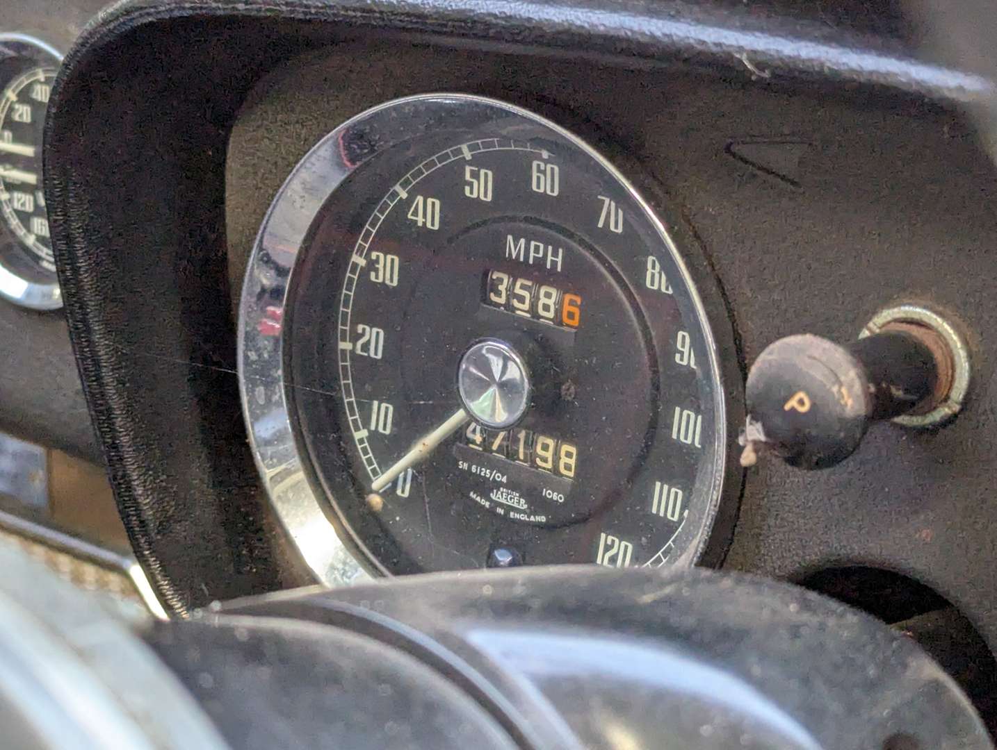 <p>1963 MG B ROADSTER</p>