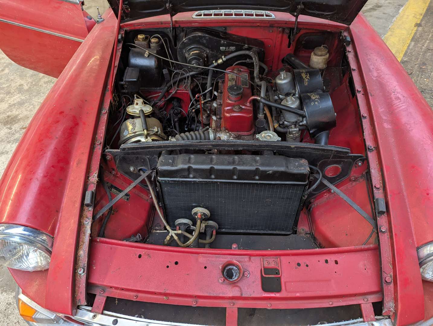 <p>1963 MG B ROADSTER</p>