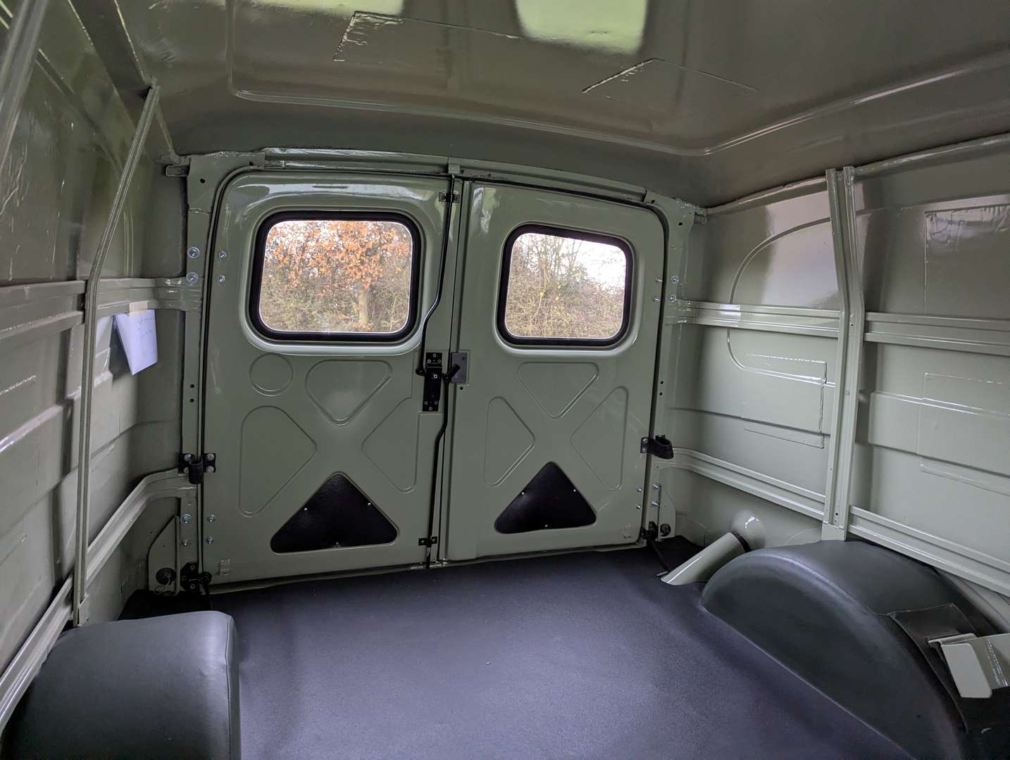 <p>1970 MORRIS 6 CWT VAN</p>