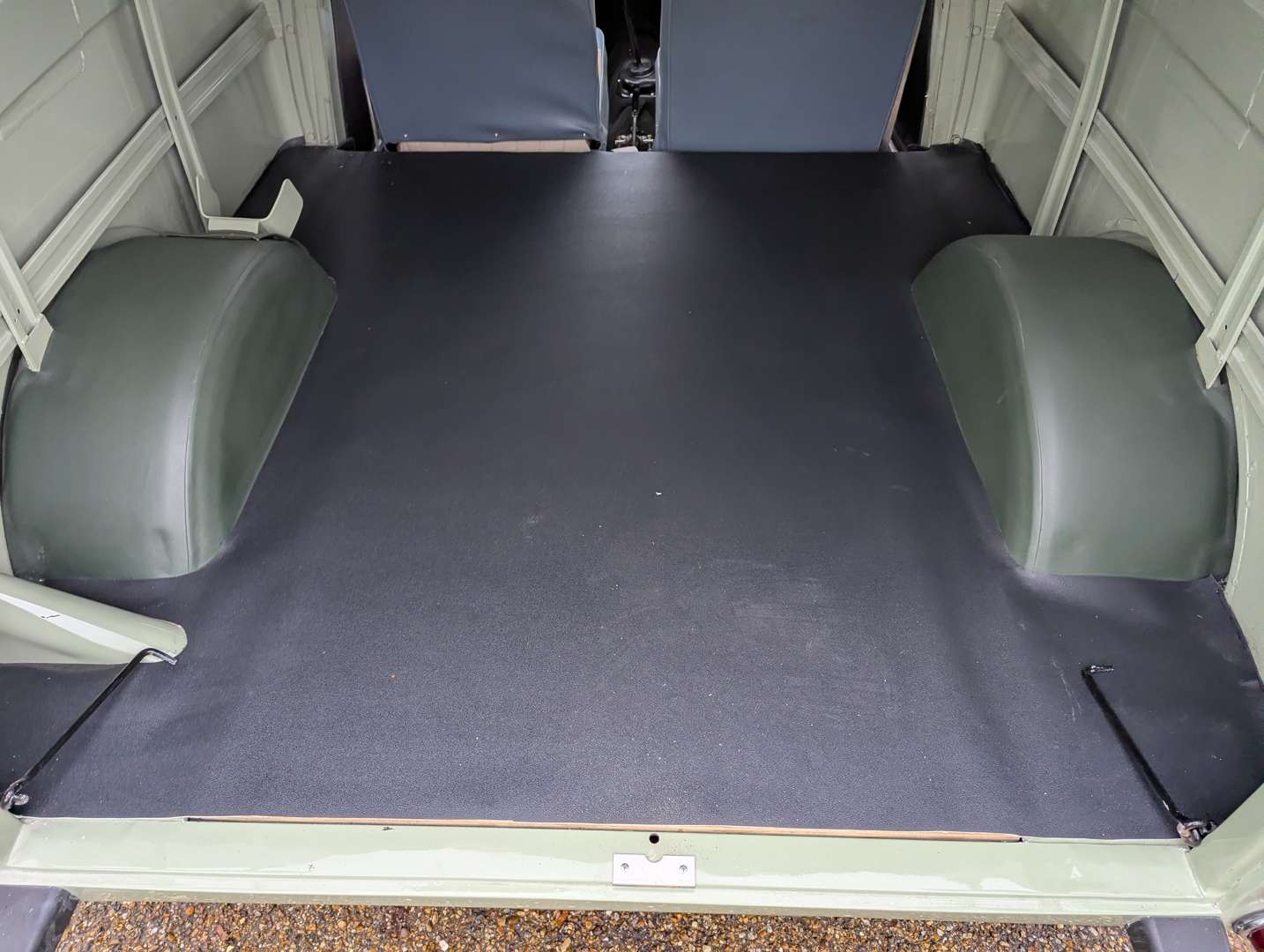 <p>1970 MORRIS 6 CWT VAN</p>