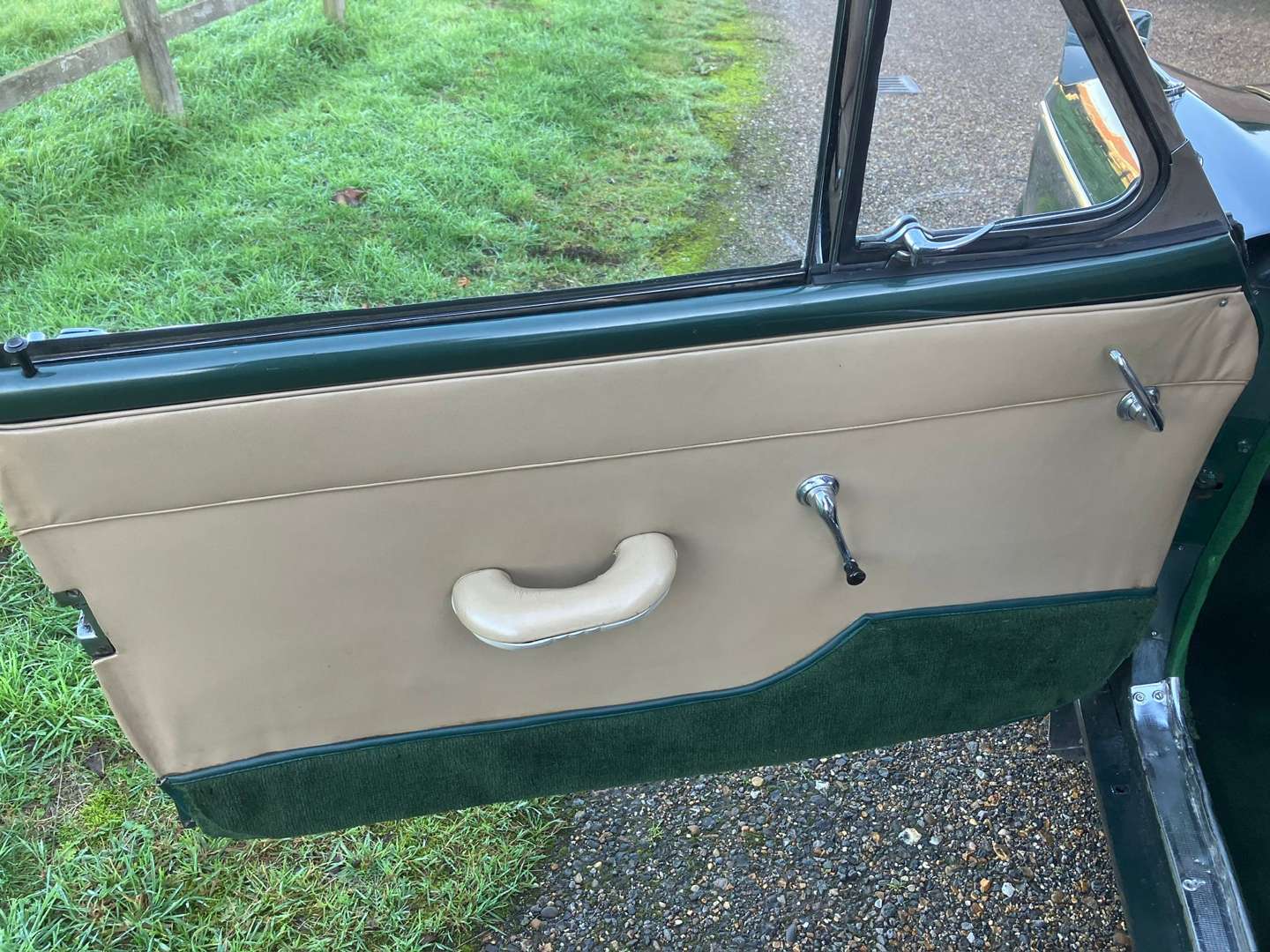 <p>1963 SUNBEAM RAPIER SERIES IV</p>