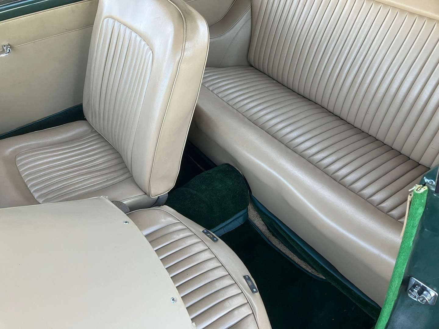 <p>1963 SUNBEAM RAPIER SERIES IV</p>