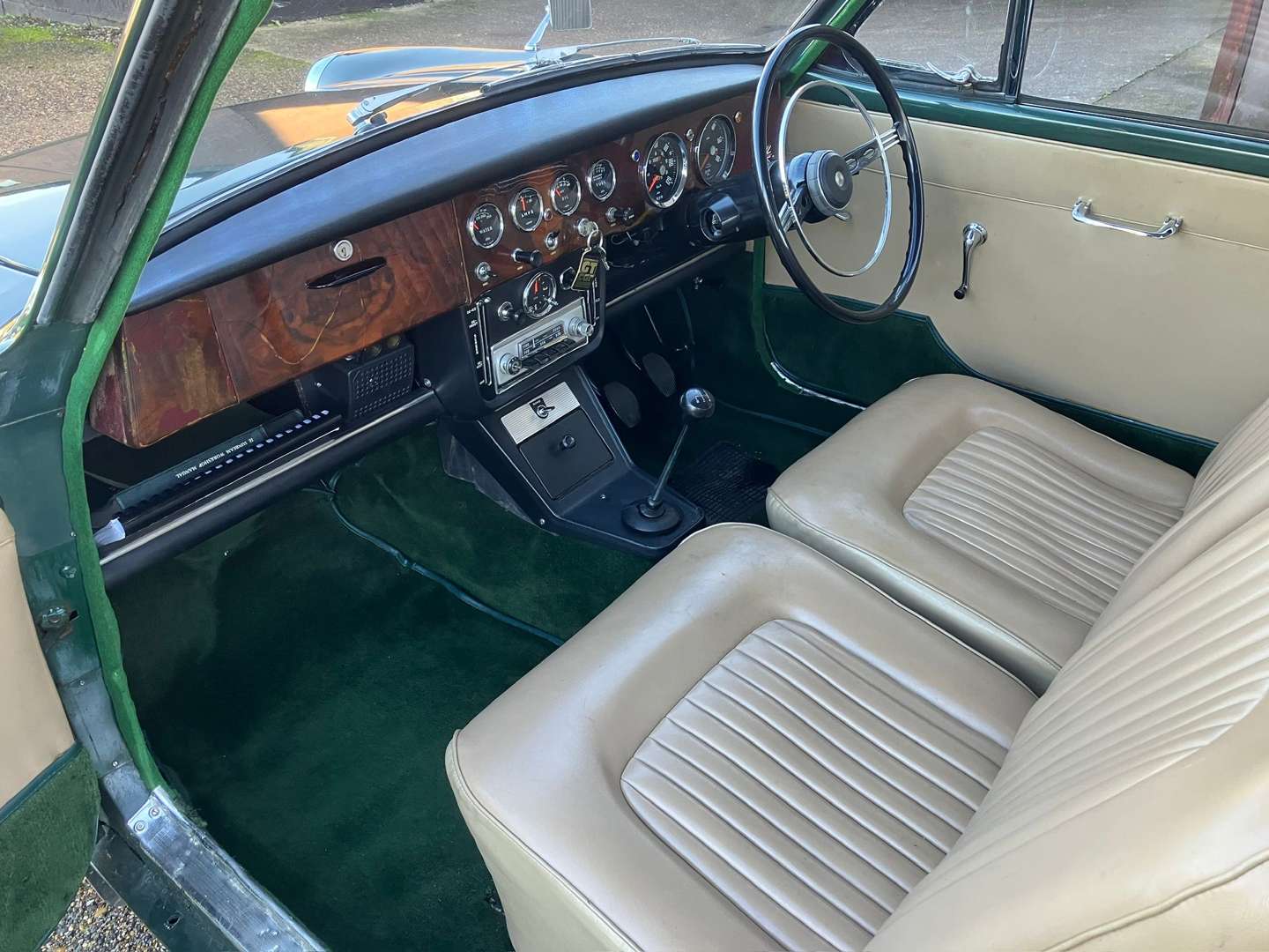 <p>1963 SUNBEAM RAPIER SERIES IV</p>