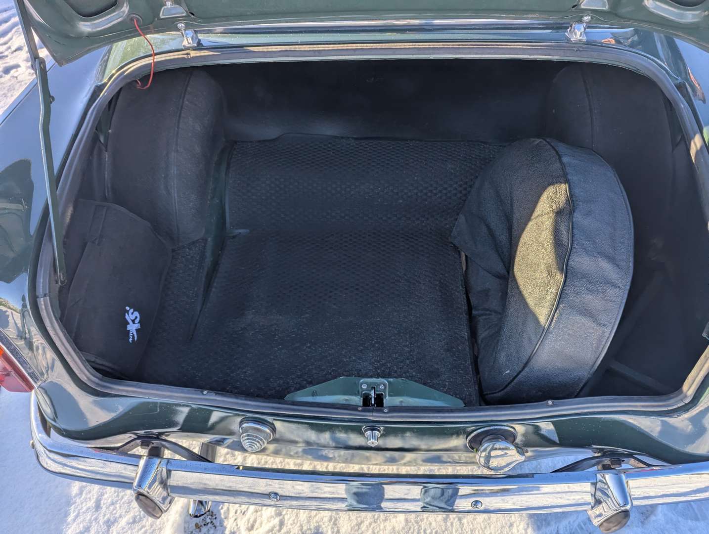 <p>1963 SUNBEAM RAPIER SERIES IV</p>