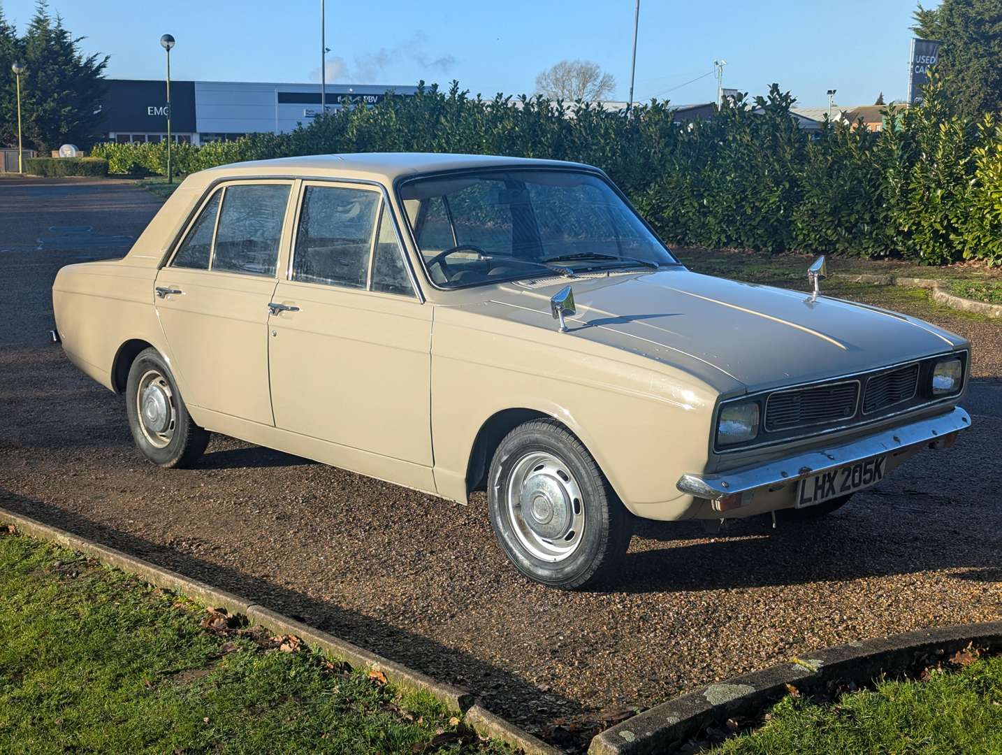 <p>1972 HILLMAN HUNTER SALOON</p>