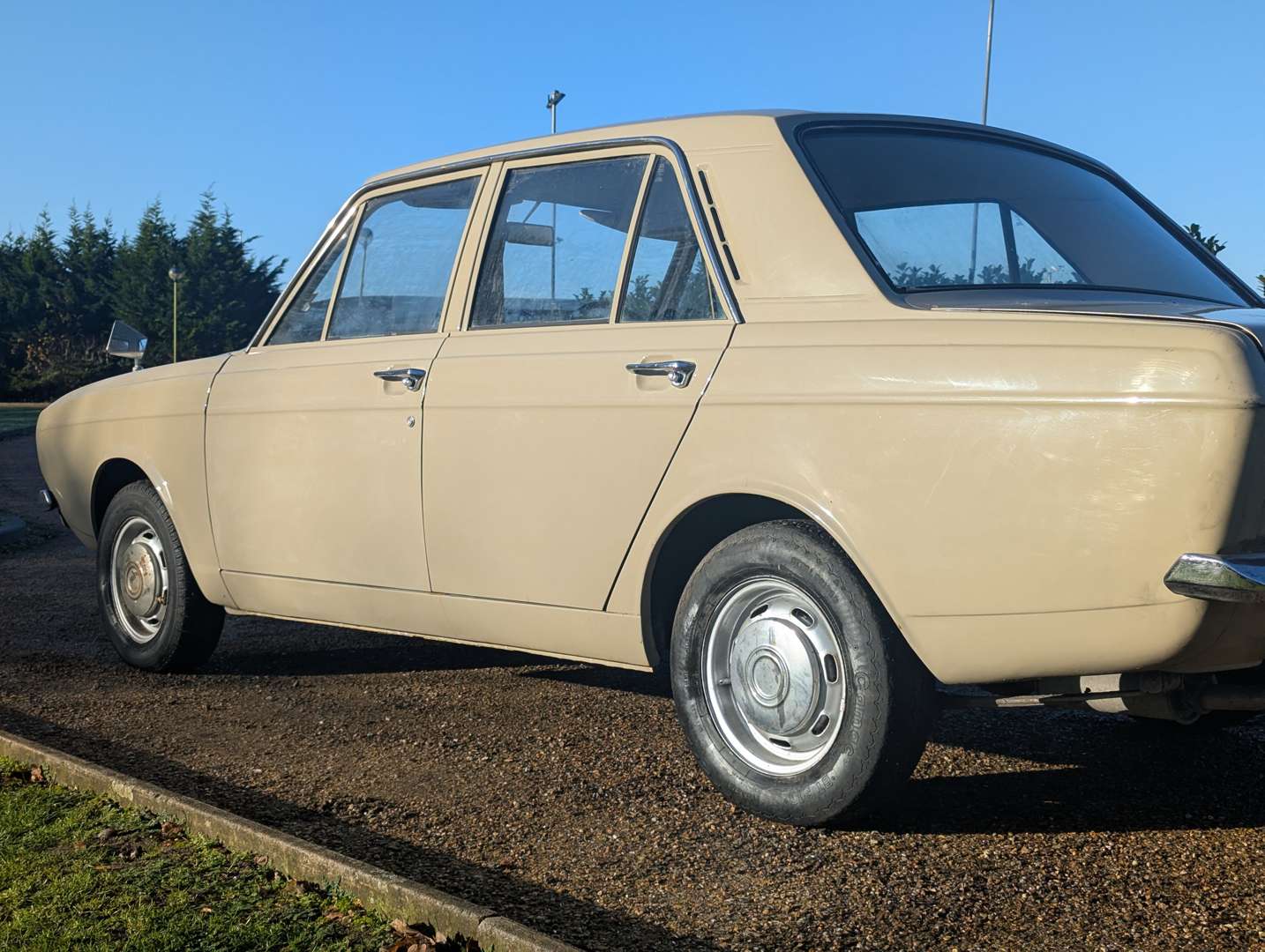 <p>1972 HILLMAN HUNTER SALOON</p>