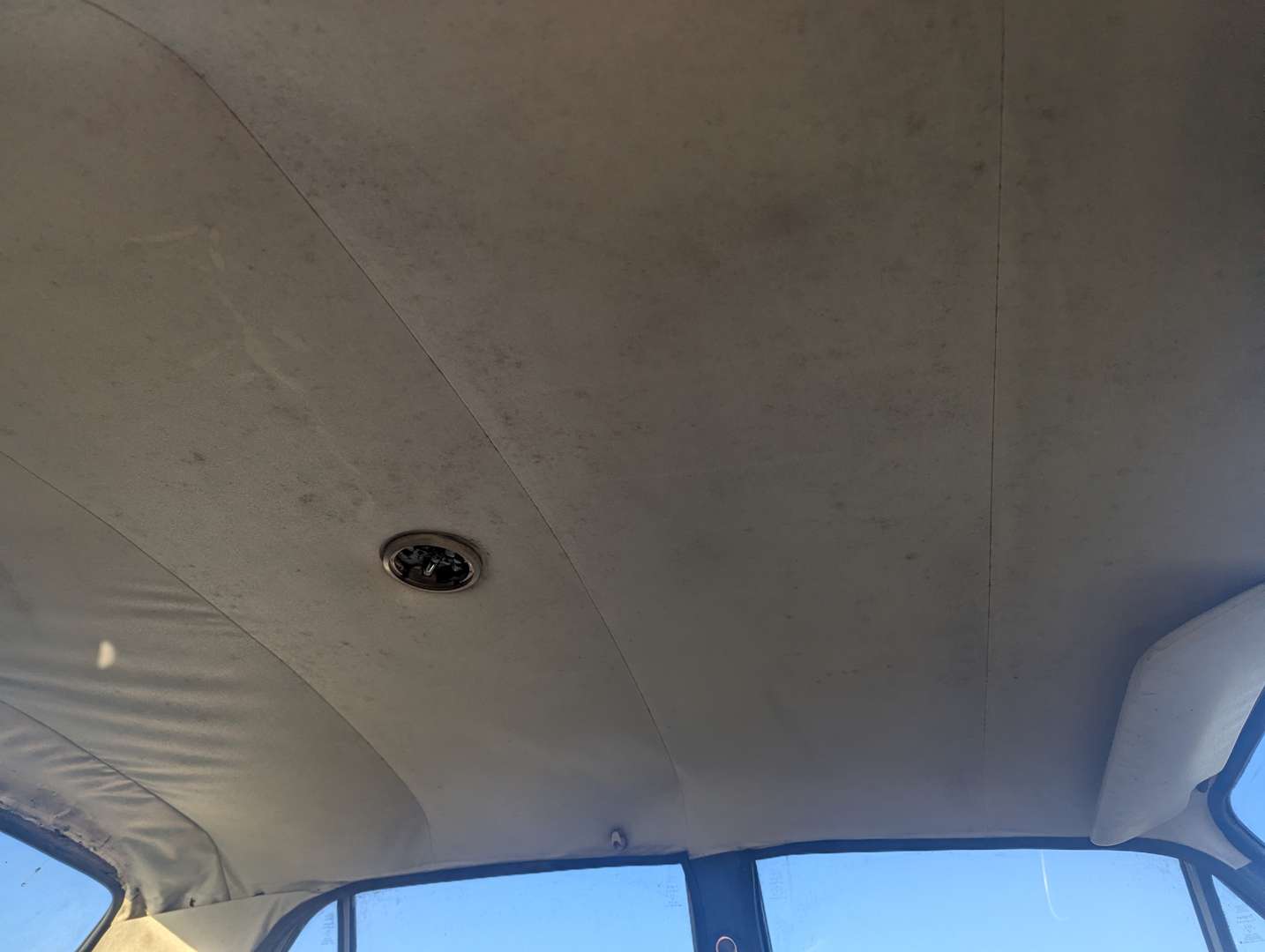 <p>1972 HILLMAN HUNTER SALOON</p>