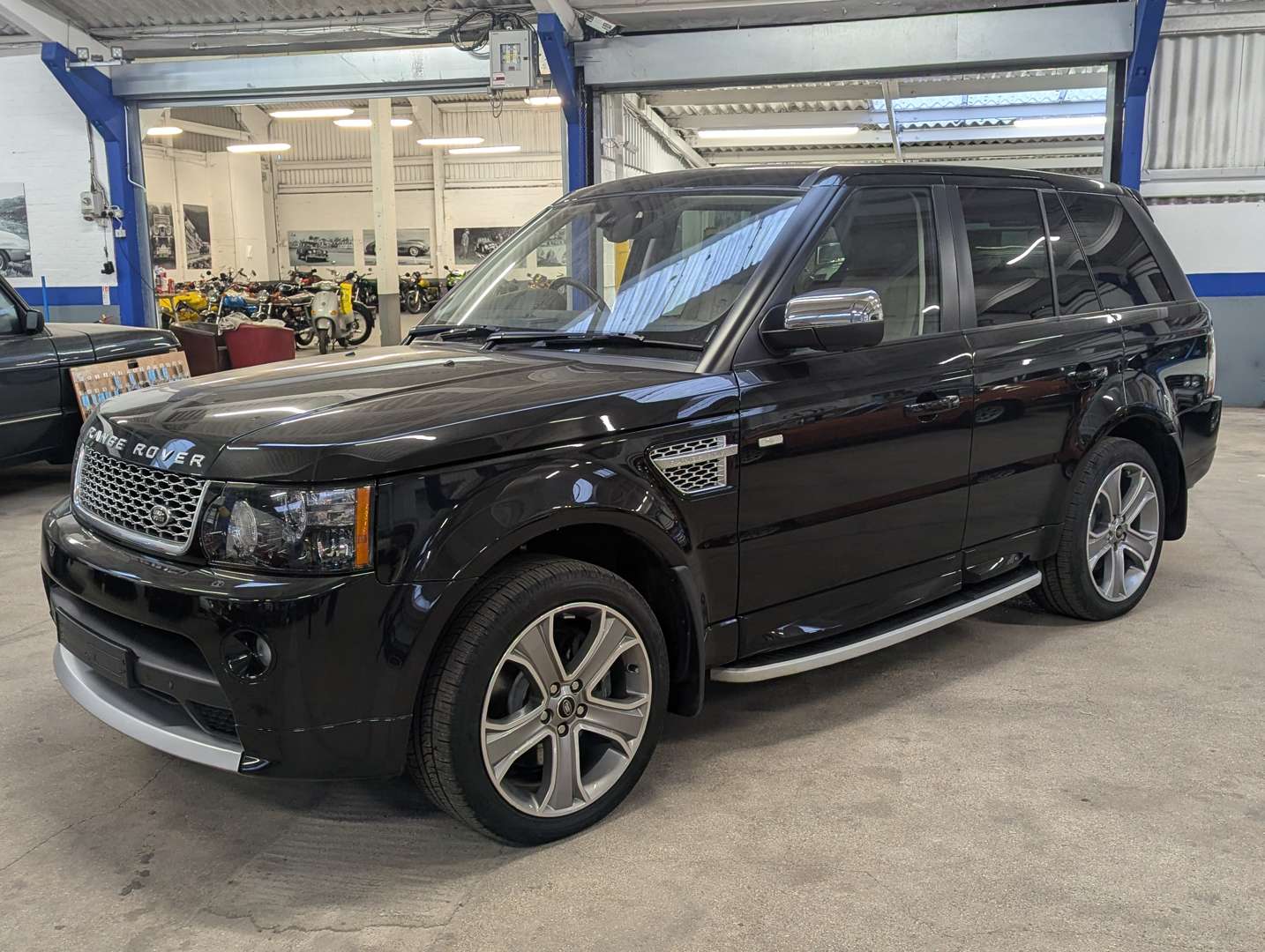 <p>2013 RANGE ROVER SPORT AUTOBIOGRAPHY - 9714 MILES FROM NEW</p>