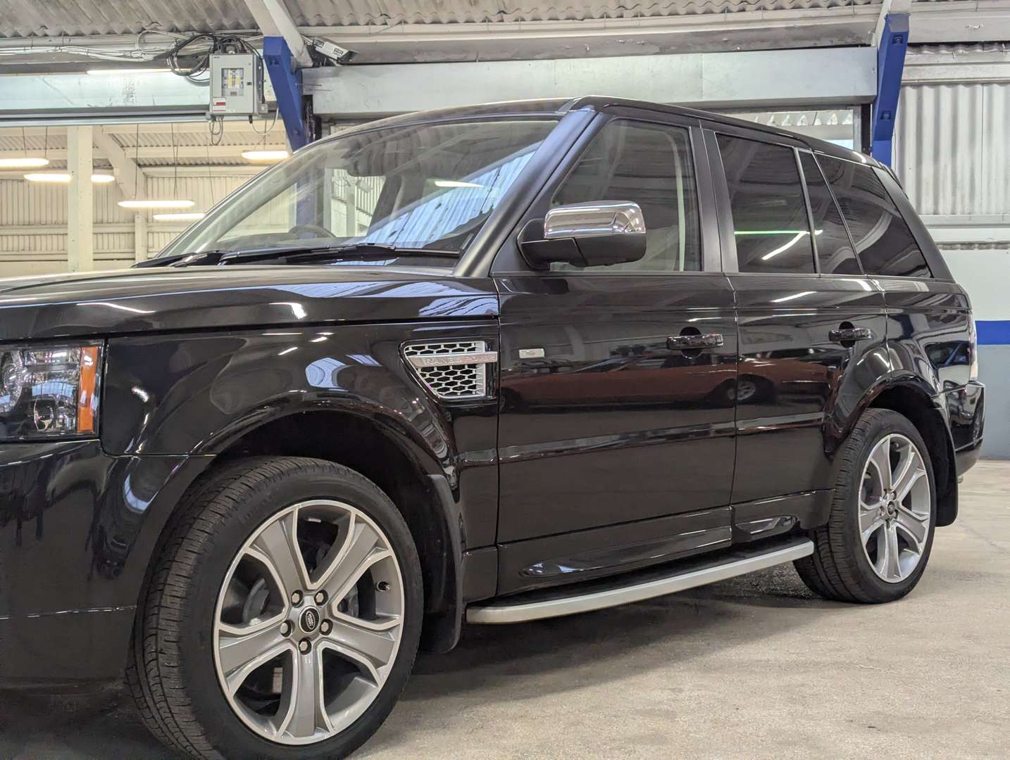 <p>2013 RANGE ROVER SPORT AUTOBIOGRAPHY - 9714 MILES FROM NEW</p>