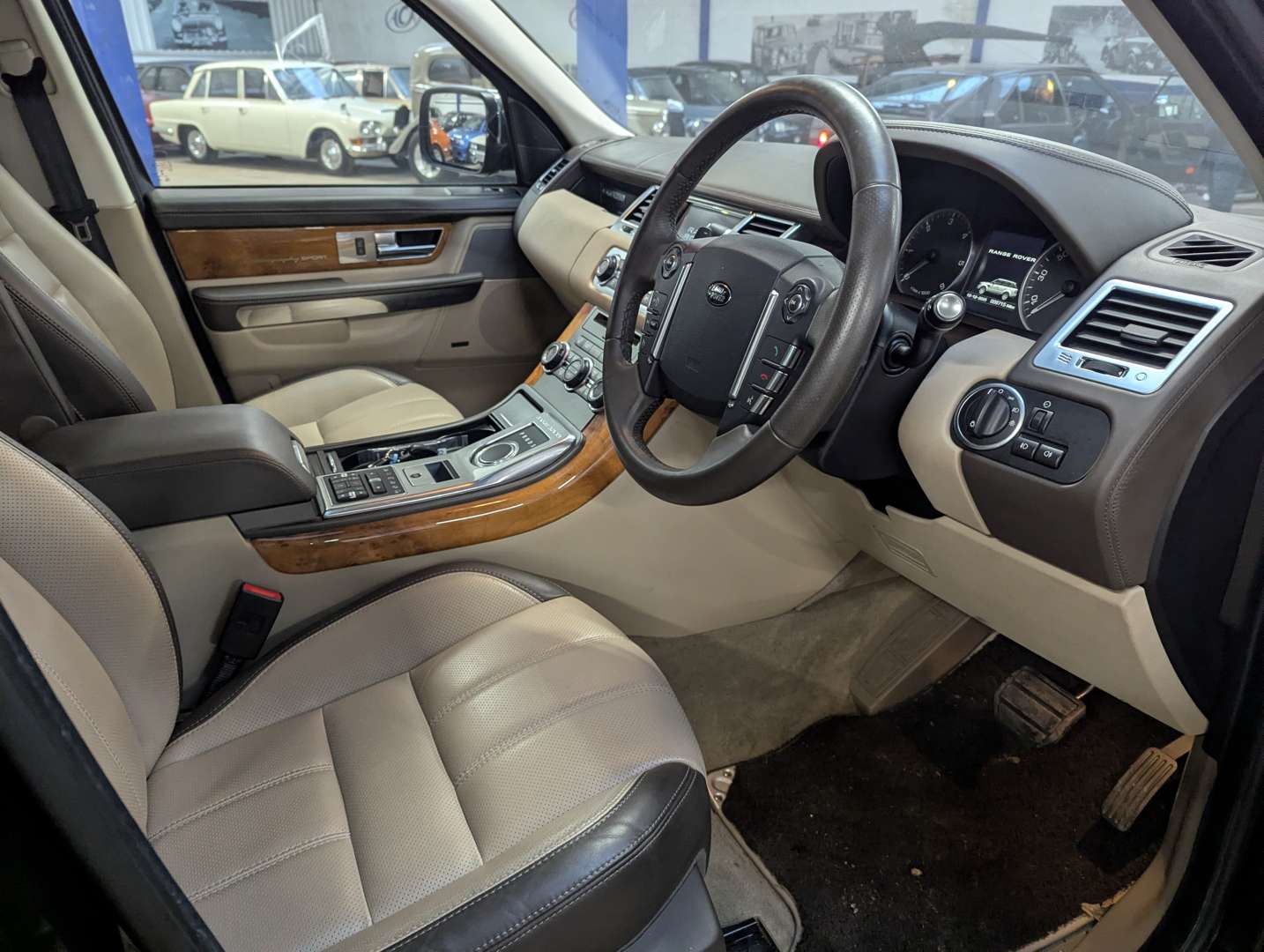 <p>2013 RANGE ROVER SPORT AUTOBIOGRAPHY - 9714 MILES FROM NEW</p>