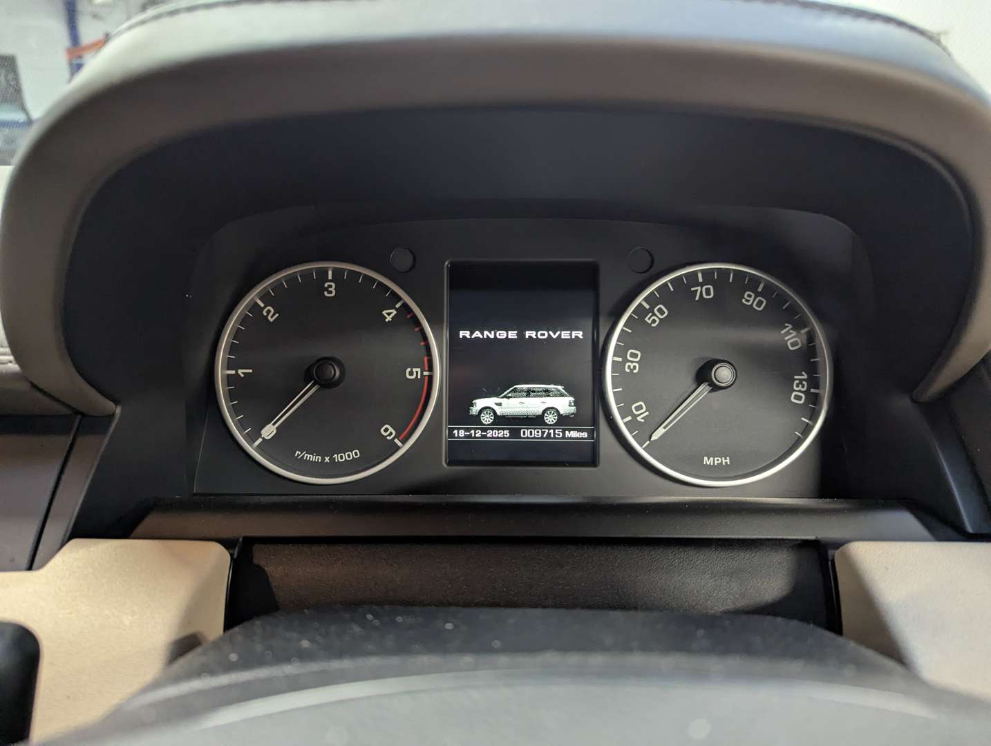 <p>2013 RANGE ROVER SPORT AUTOBIOGRAPHY - 9714 MILES FROM NEW</p>