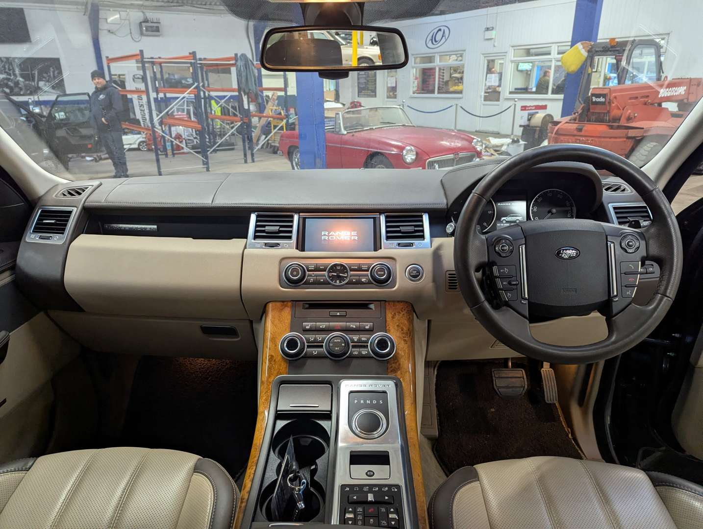 <p>2013 RANGE ROVER SPORT AUTOBIOGRAPHY - 9714 MILES FROM NEW</p>