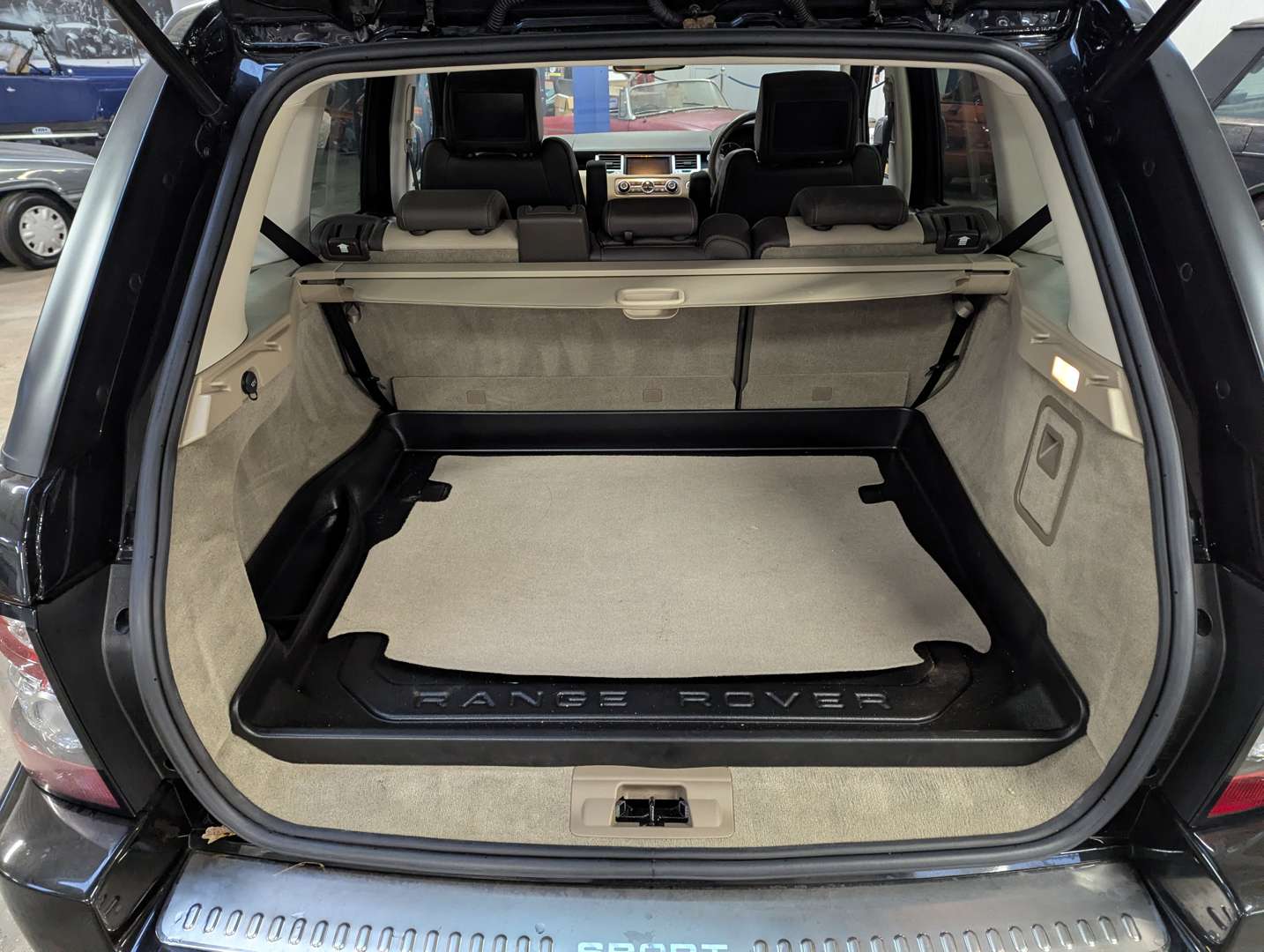 <p>2013 RANGE ROVER SPORT AUTOBIOGRAPHY - 9714 MILES FROM NEW</p>