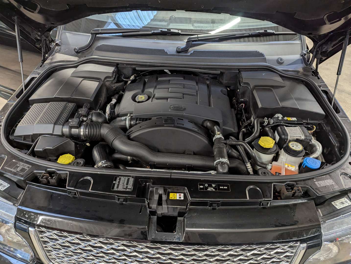 <p>2013 RANGE ROVER SPORT AUTOBIOGRAPHY - 9714 MILES FROM NEW</p>