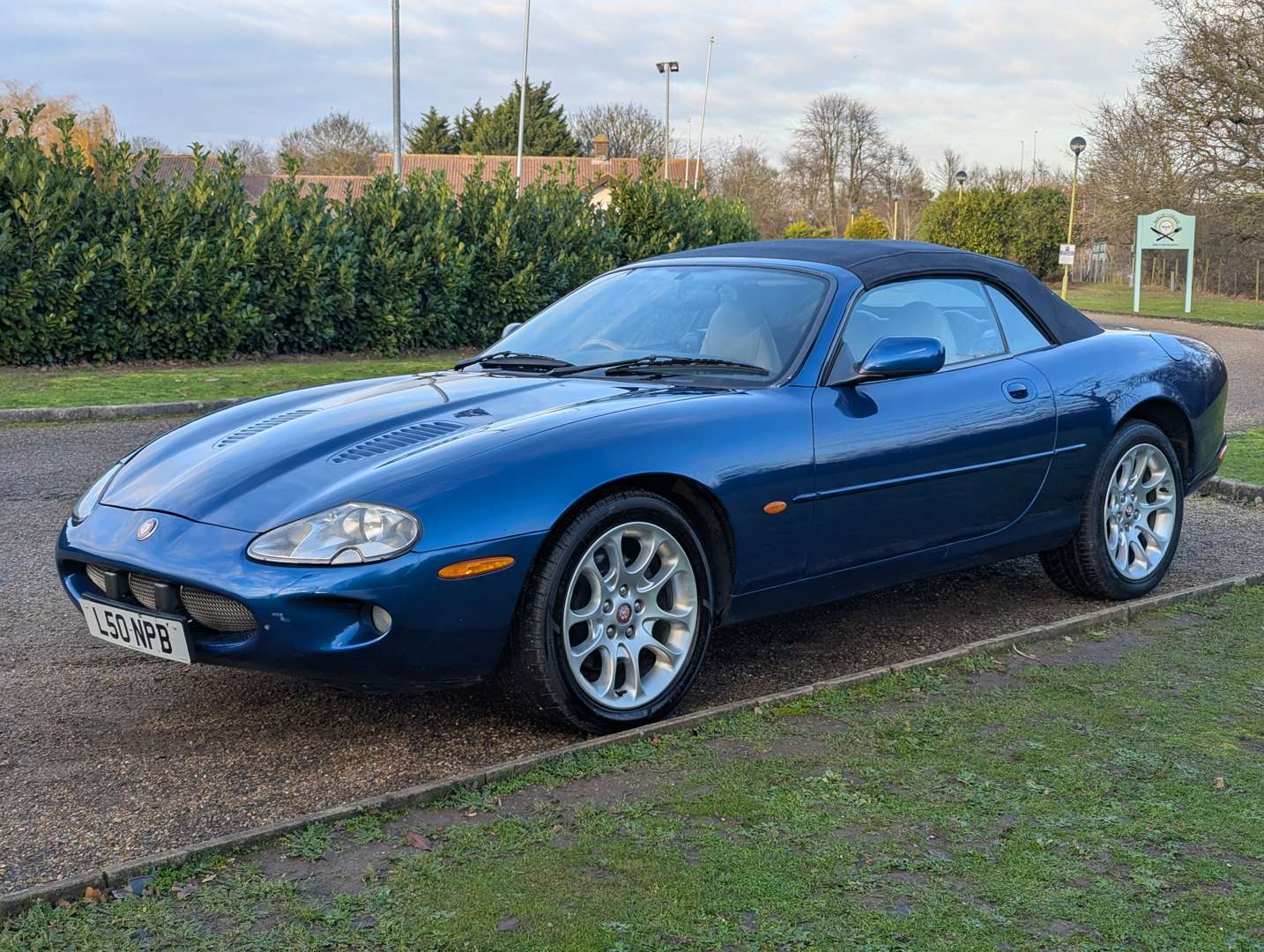 <p>1999 JAGUAR XKR 4.0 AUTO</p>