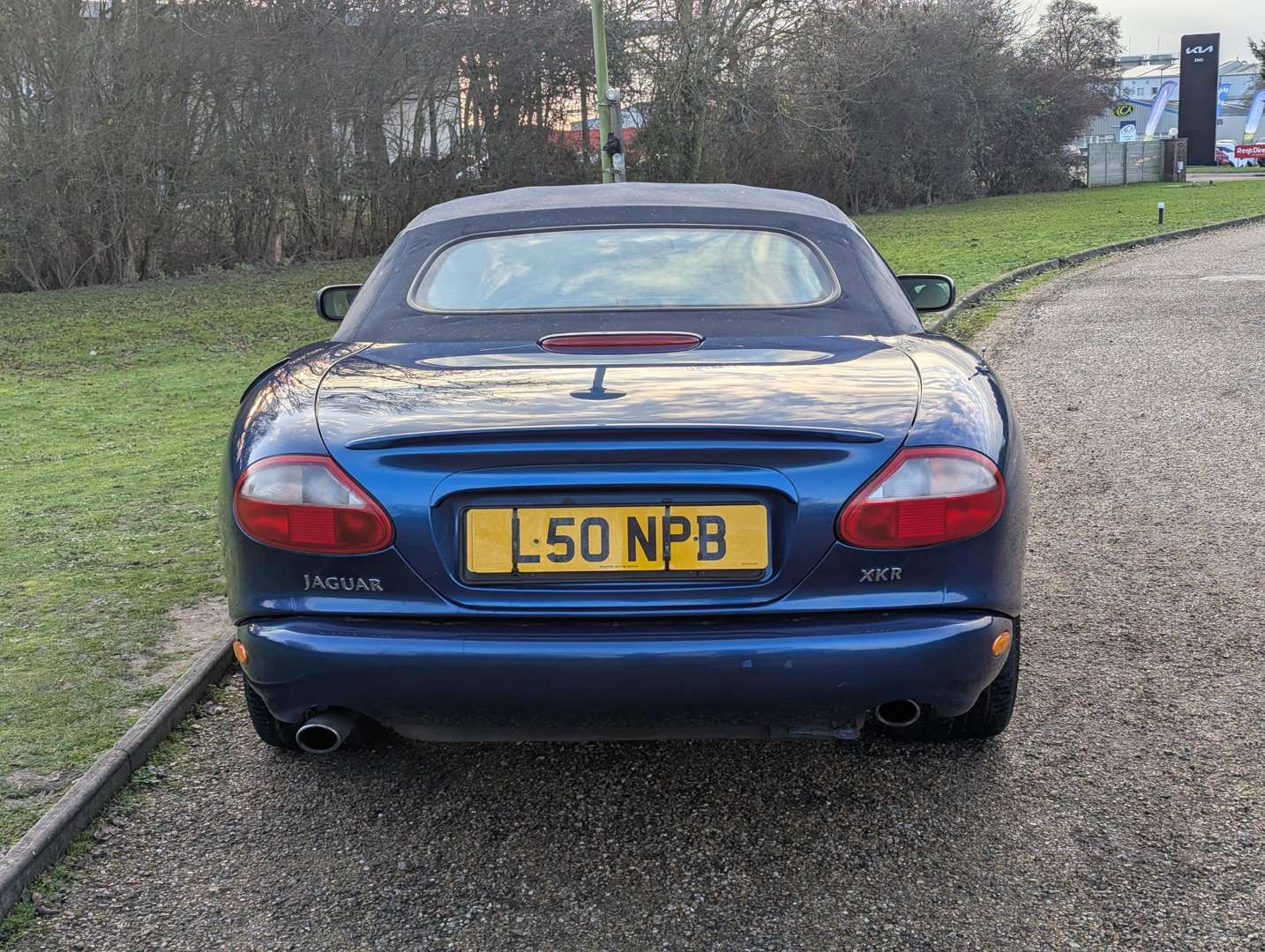 <p>1999 JAGUAR XKR 4.0 AUTO</p>