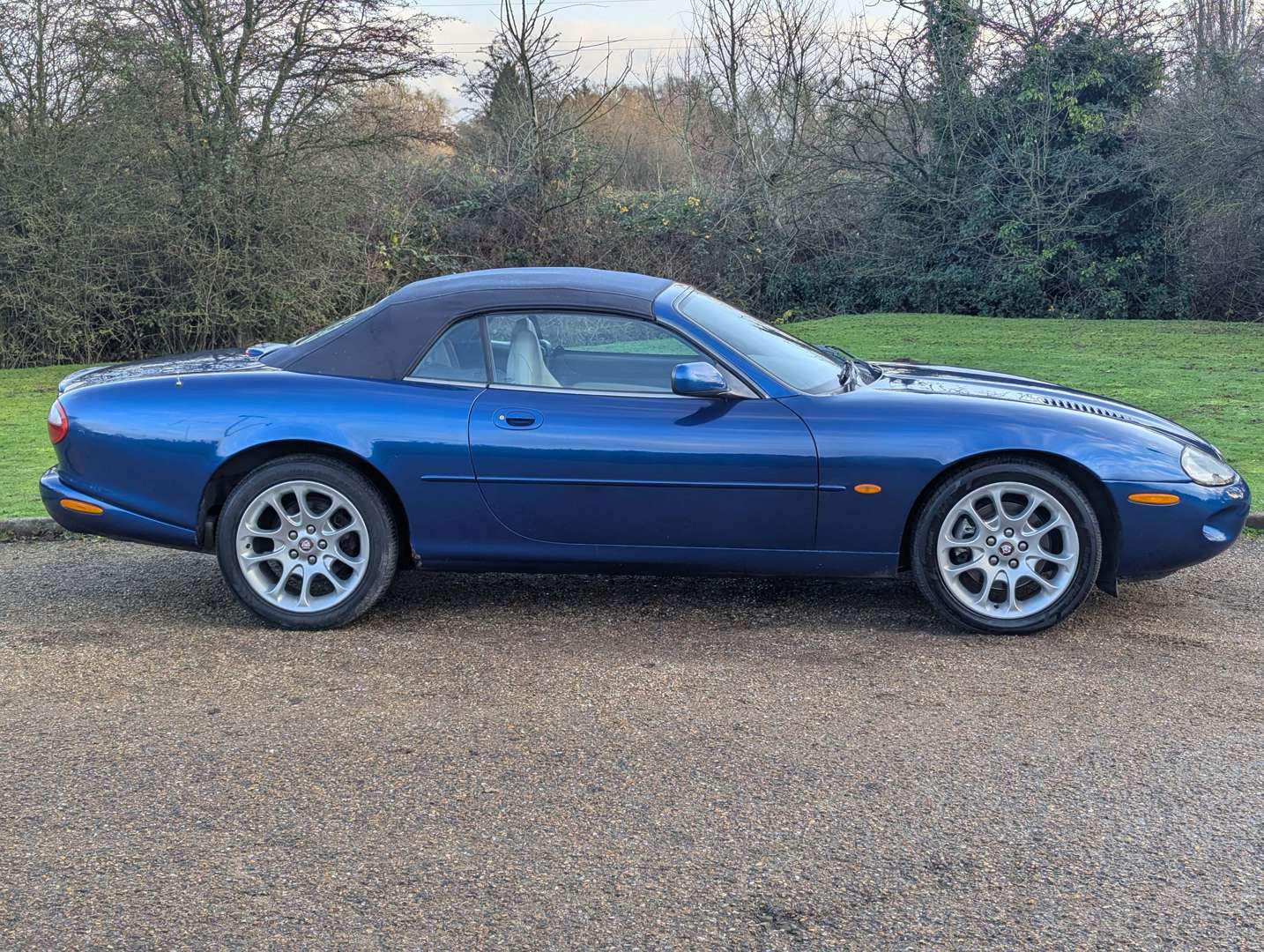 <p>1999 JAGUAR XKR 4.0 AUTO</p>