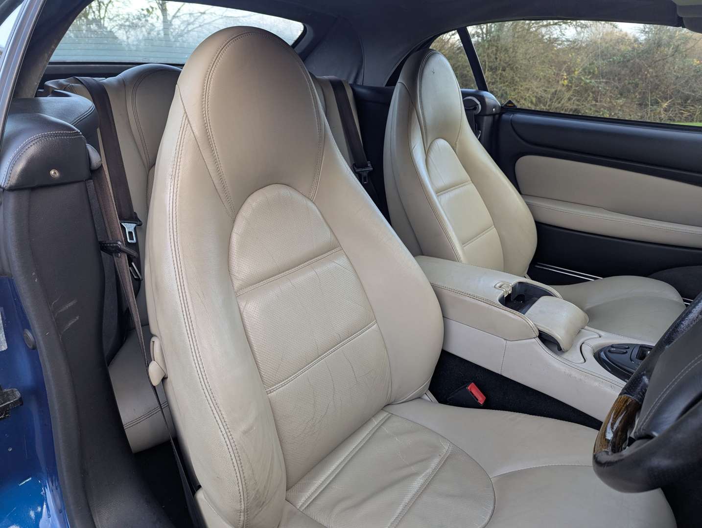 <p>1999 JAGUAR XKR 4.0 AUTO</p>