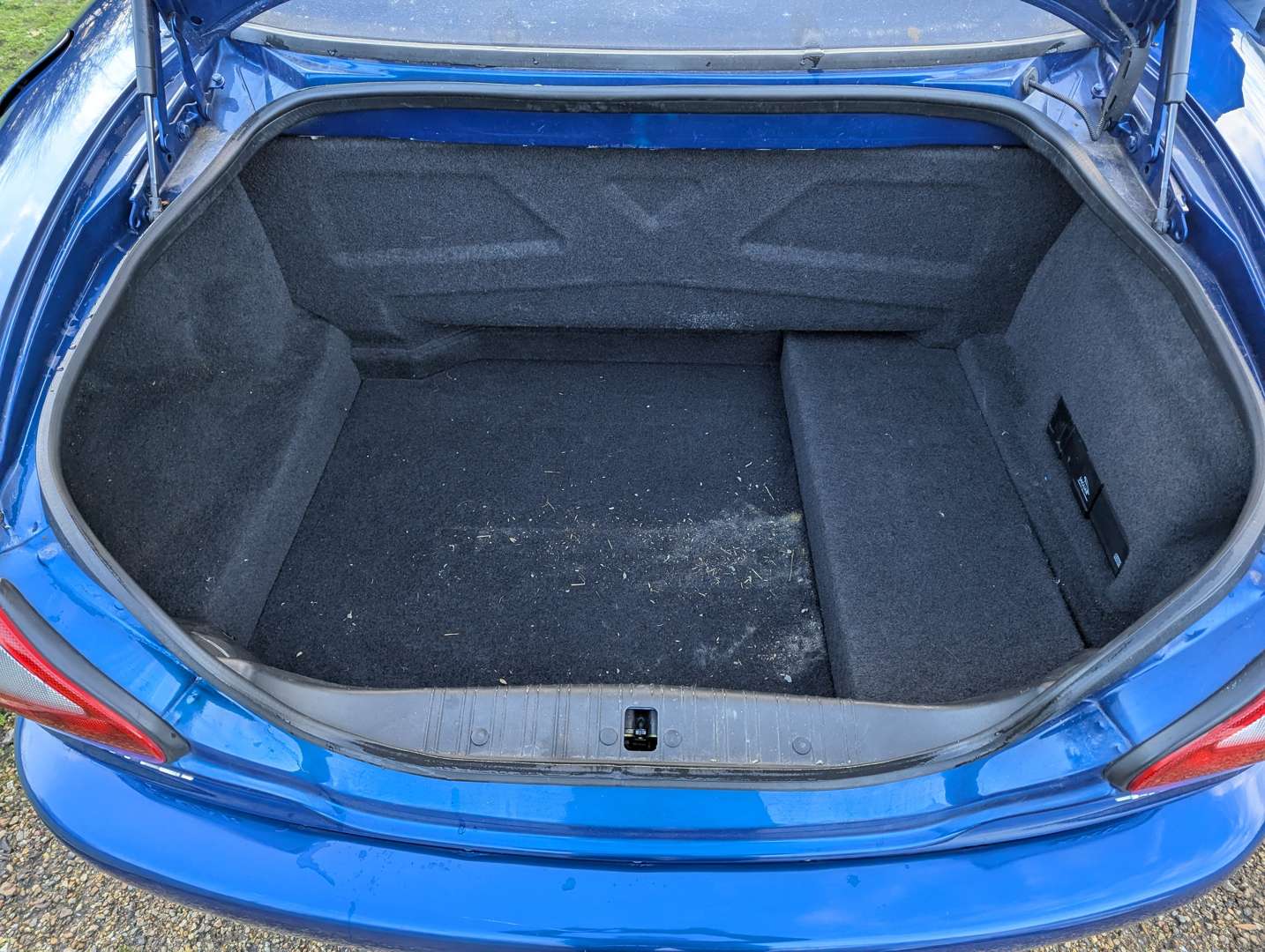 <p>1999 JAGUAR XKR 4.0 AUTO</p>